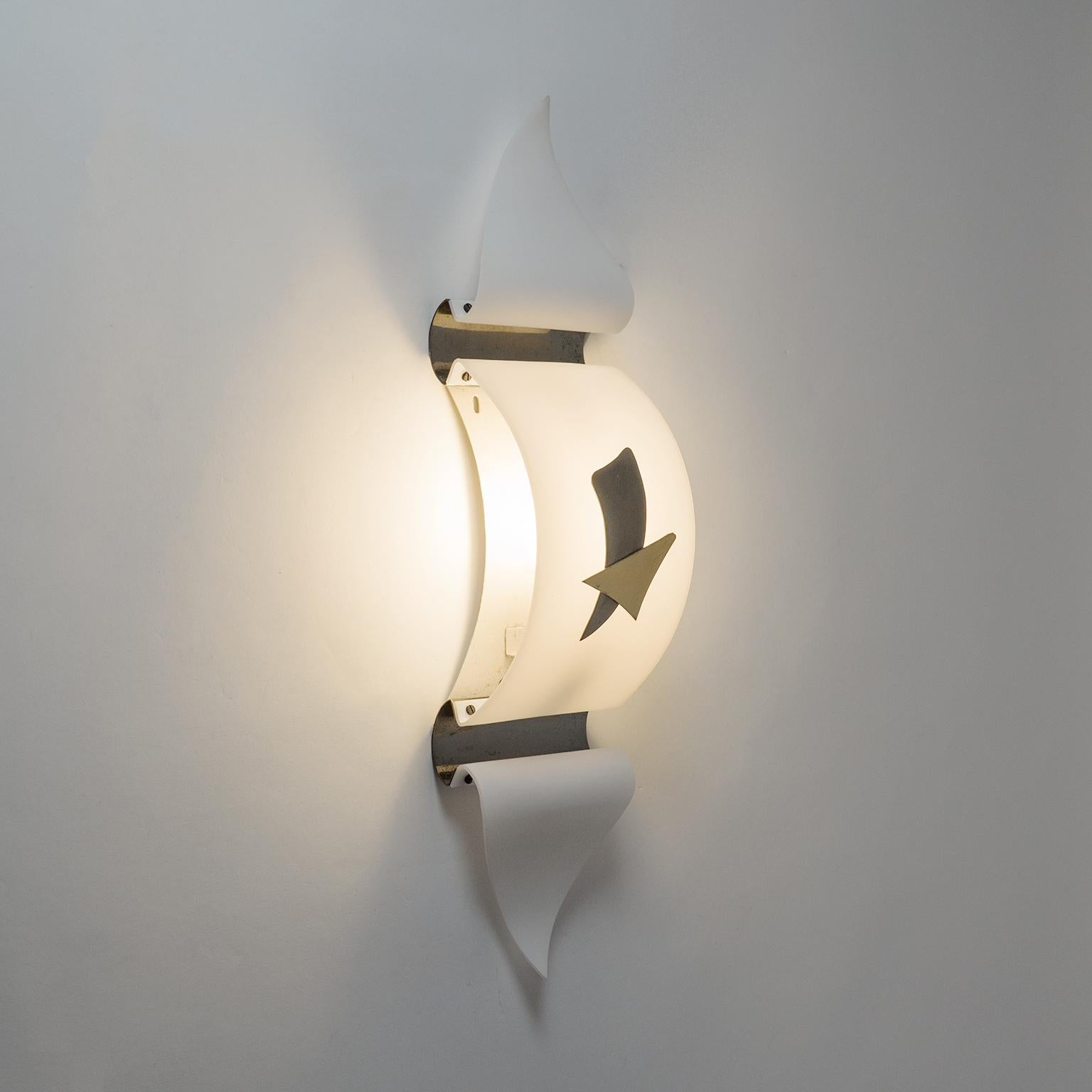 Mid-Century Modern Sculptural Italian Brass and Perspex Wall Light, 1950s  For Sale