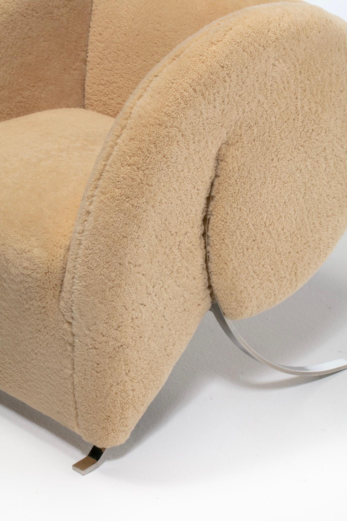 Sculptural Italian Chair by Arflex in Hand Sewn Champagne Shearling Hides c.1991 For Sale 6
