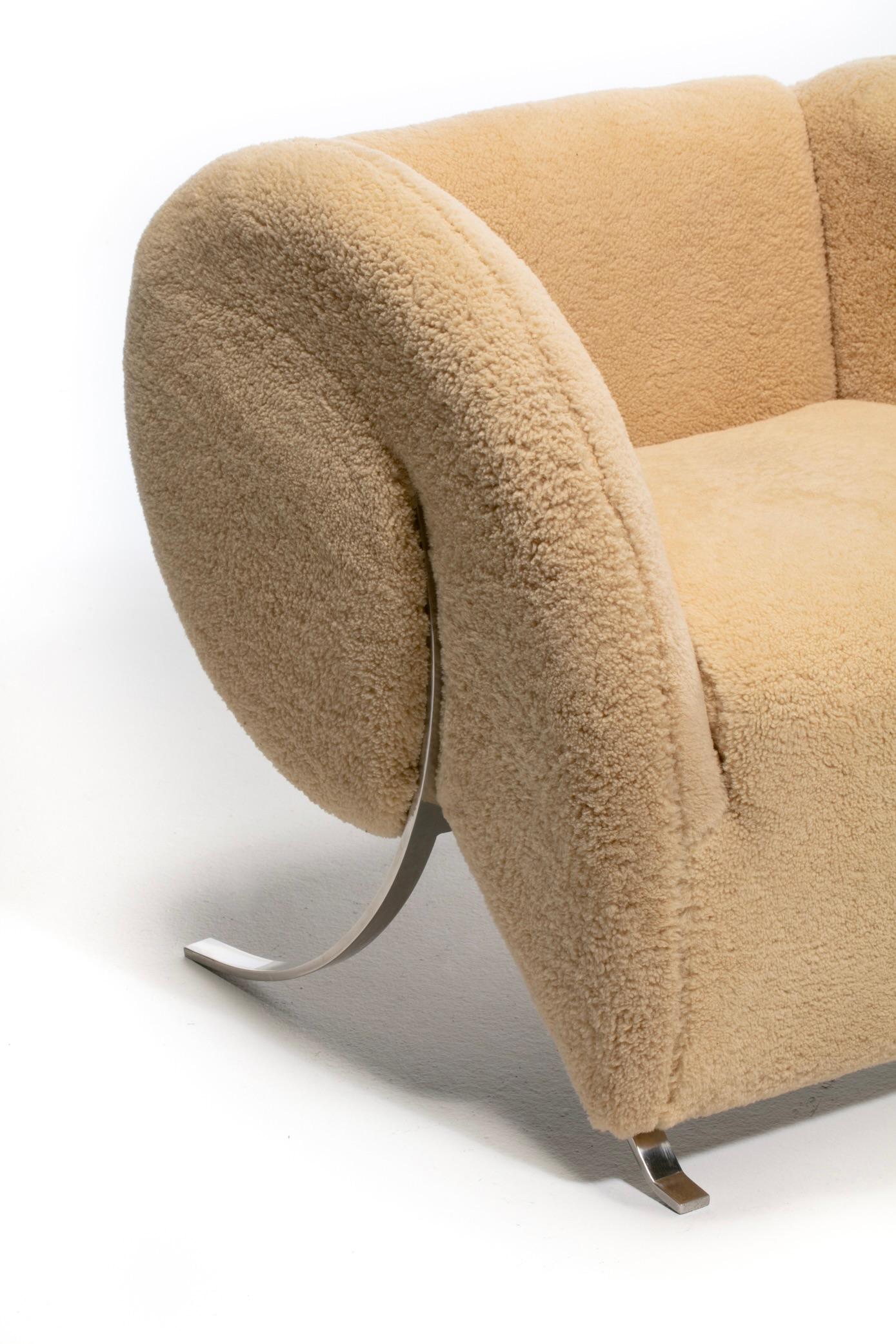 Sculptural Italian Chair by Arflex in Hand Sewn Champagne Shearling Hides c.1991 For Sale 10