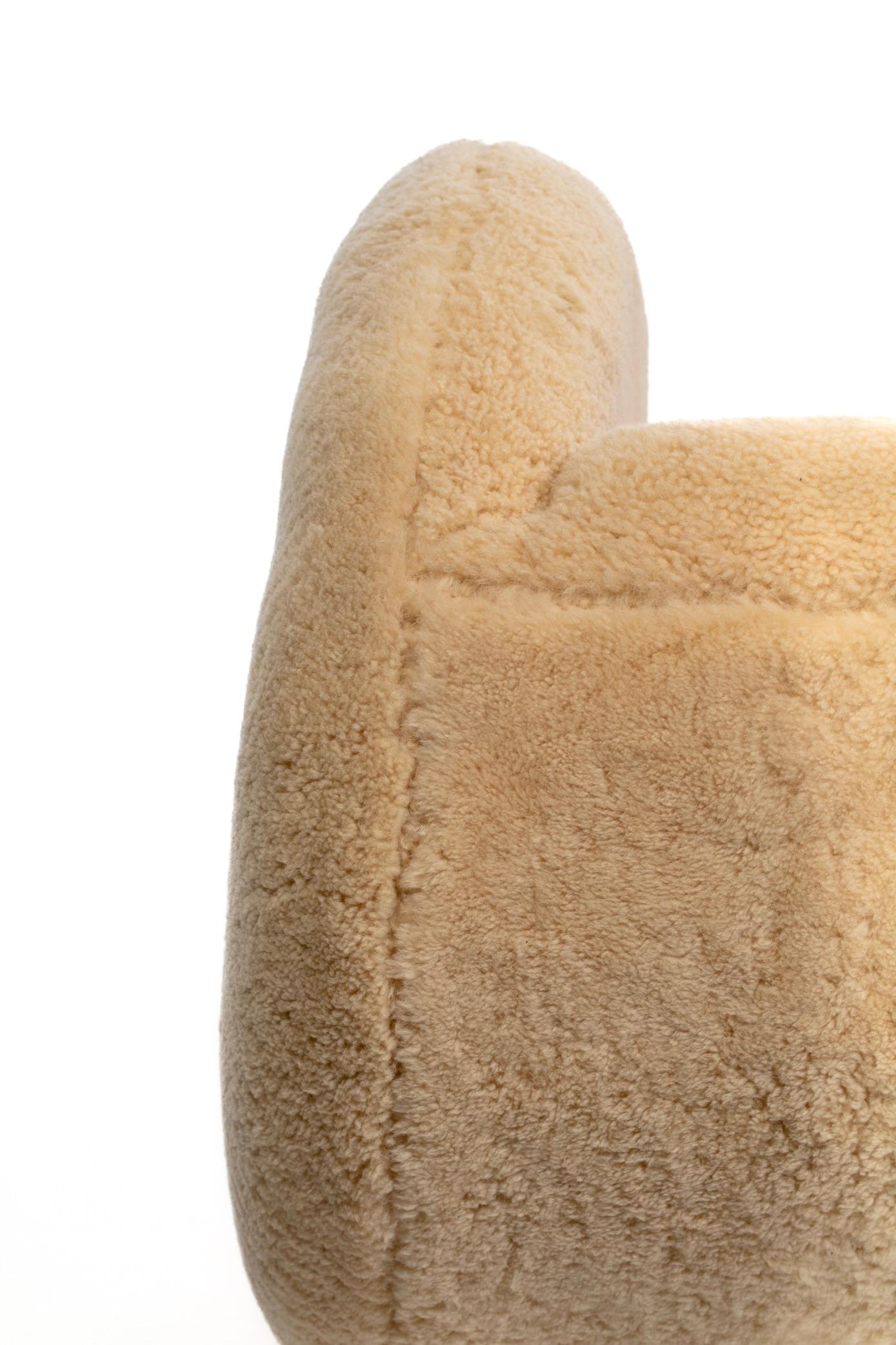 Sculptural Italian Chair by Arflex in Hand Sewn Champagne Shearling Hides c.1991 For Sale 13