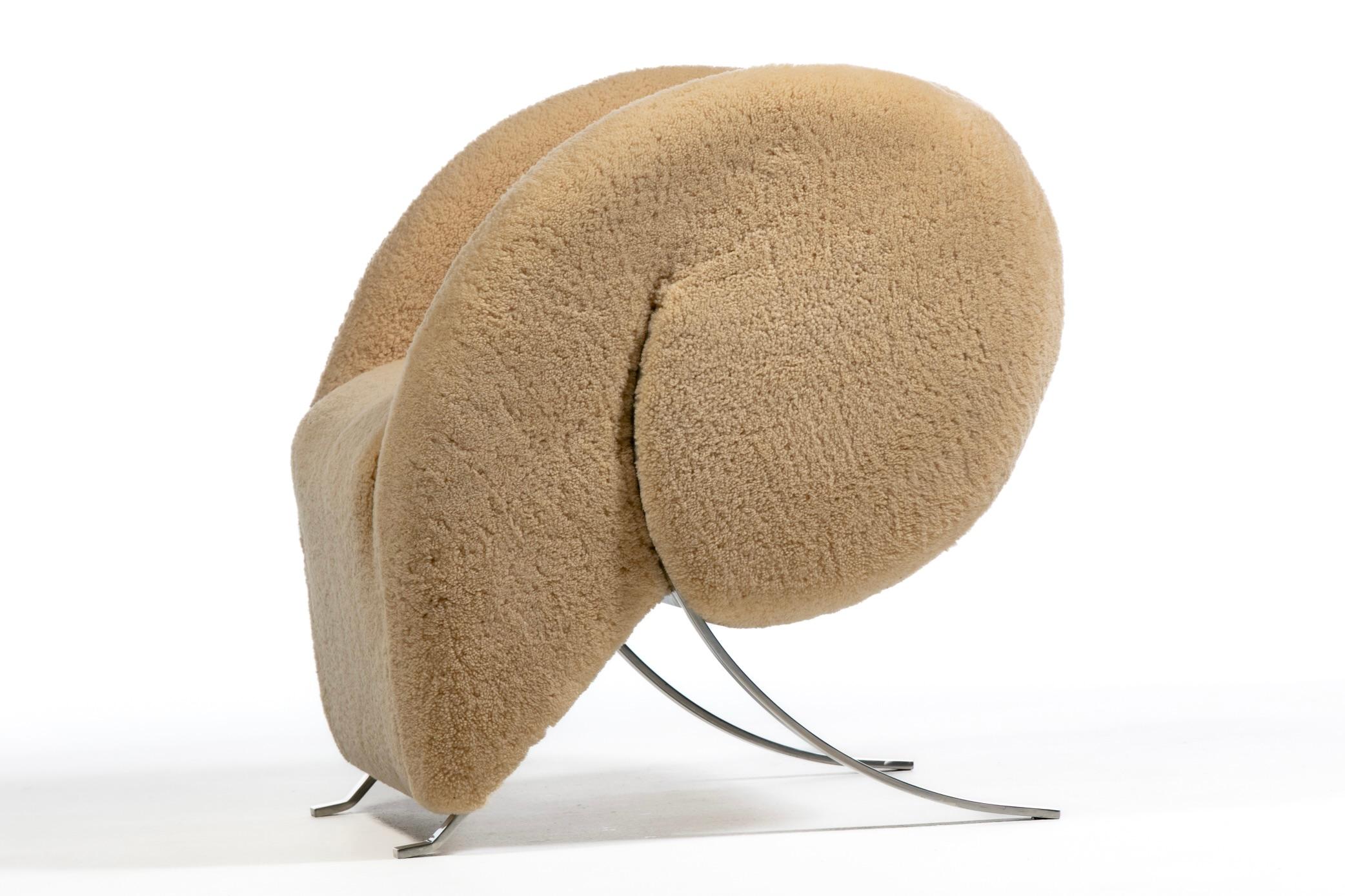 Sculptural Italian Chair by Arflex in Hand Sewn Champagne Shearling Hides c.1991 In Good Condition For Sale In Saint Louis, MO