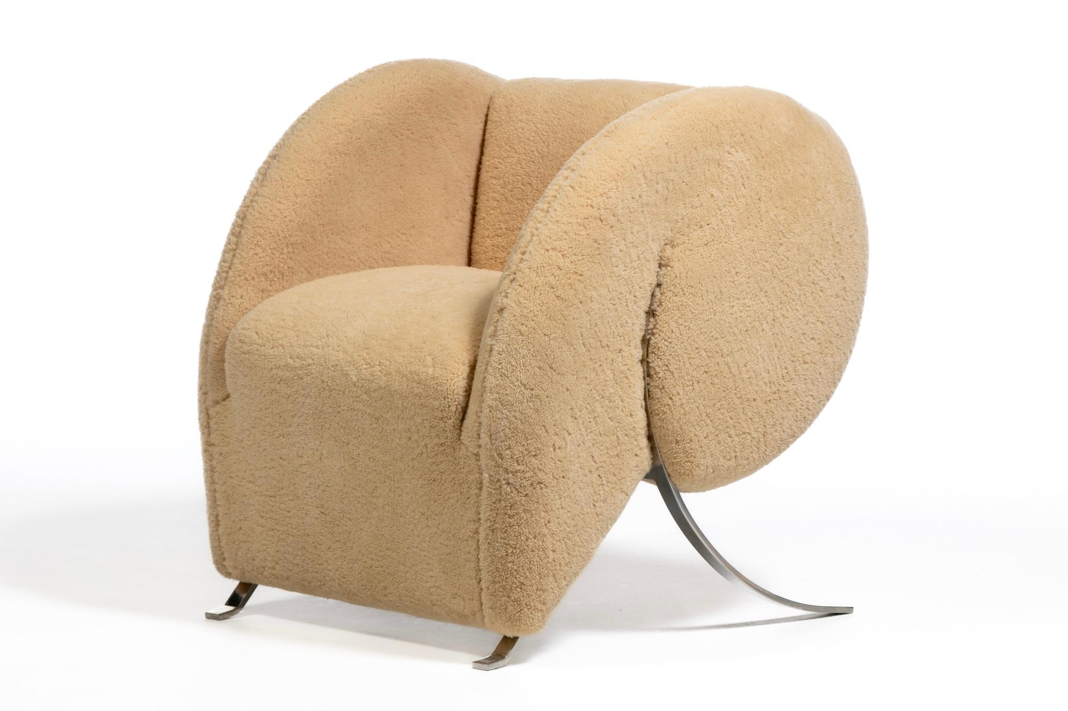 Sculptural Italian Chair by Arflex in Hand Sewn Champagne Shearling Hides c.1991 For Sale 1