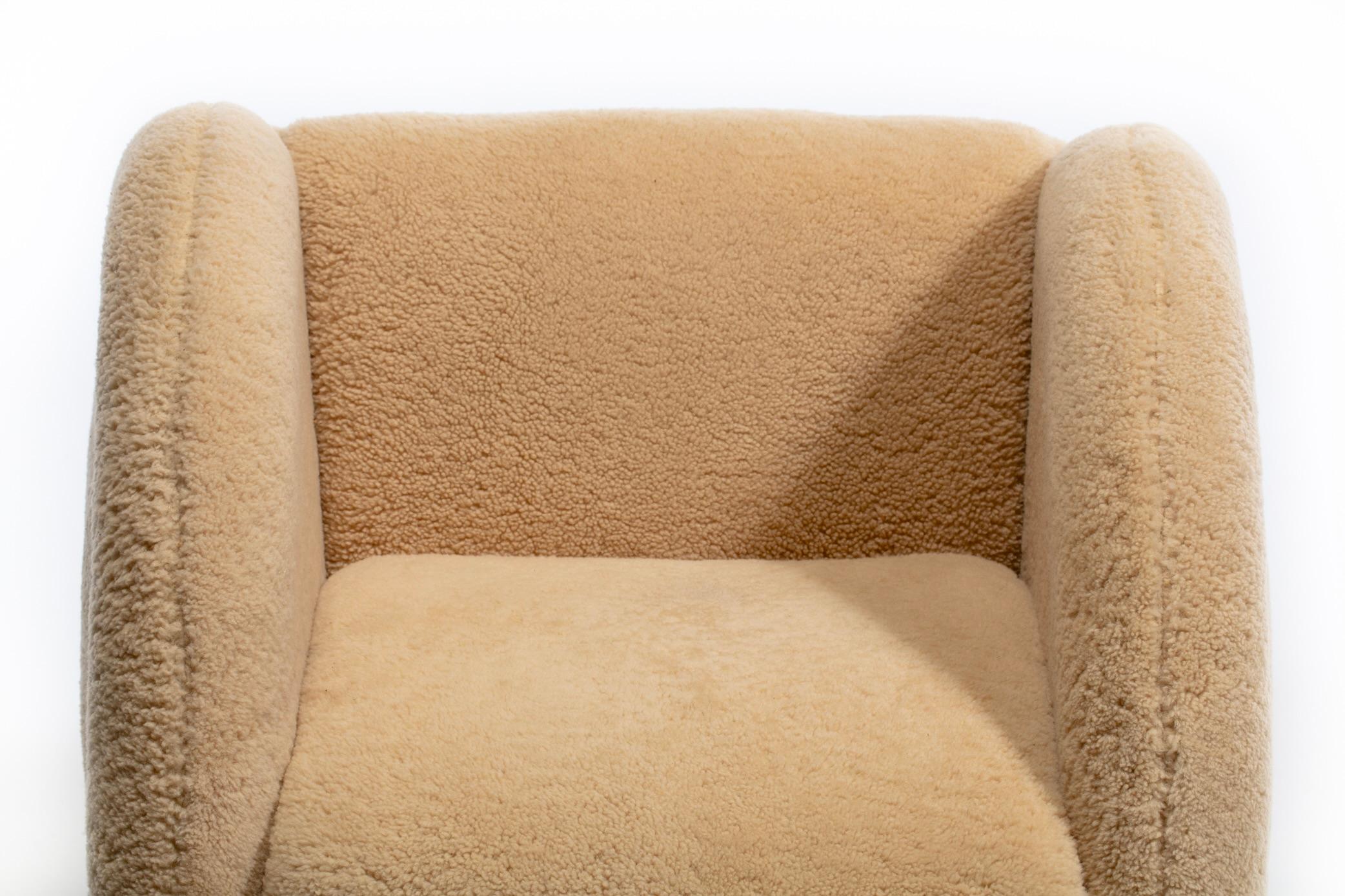 Sculptural Italian Chair by Arflex in Hand Sewn Champagne Shearling Hides c.1991 For Sale 3