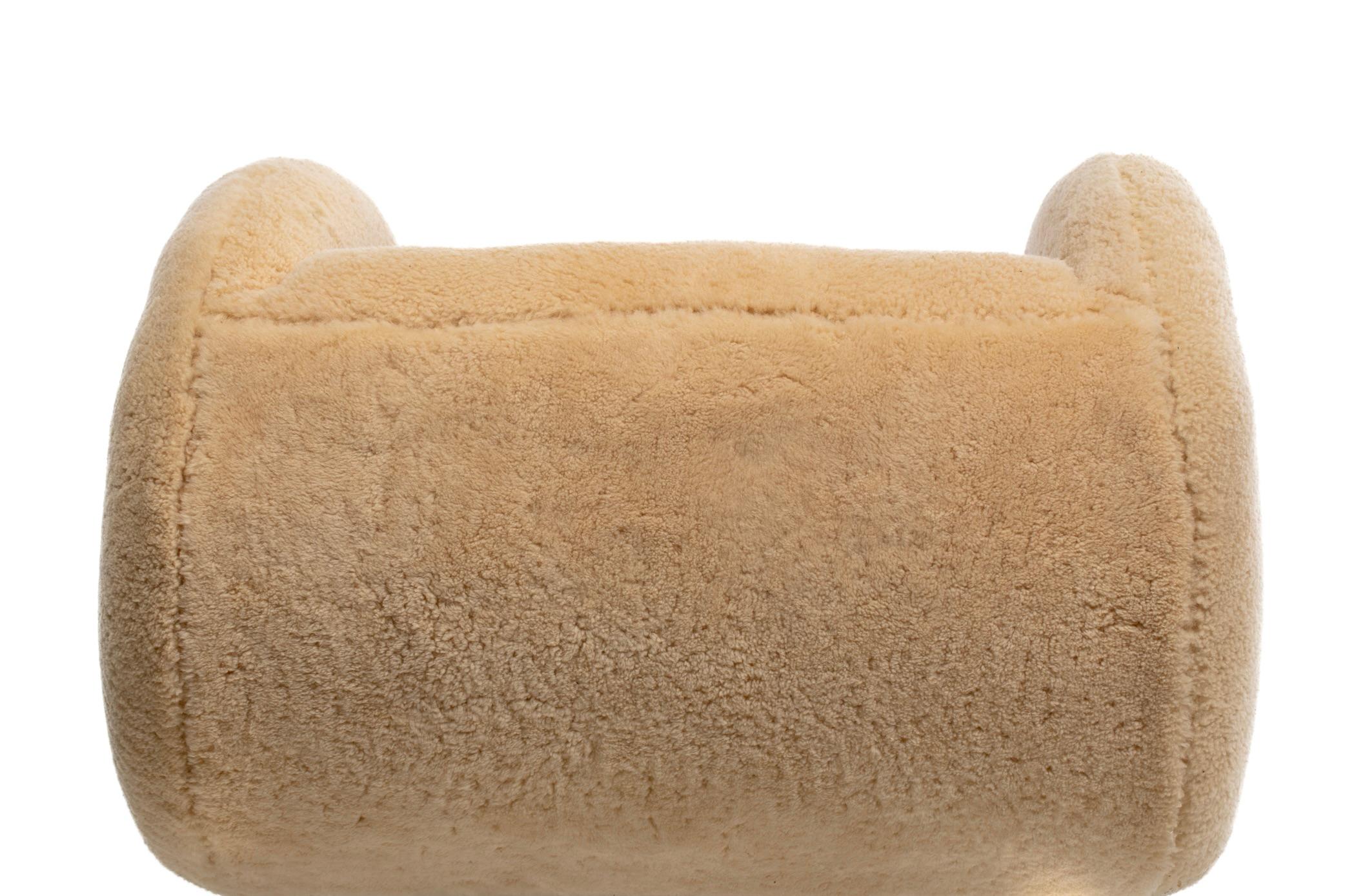 Sculptural Italian Chair by Arflex in Hand Sewn Champagne Shearling Hides c.1991 For Sale 4