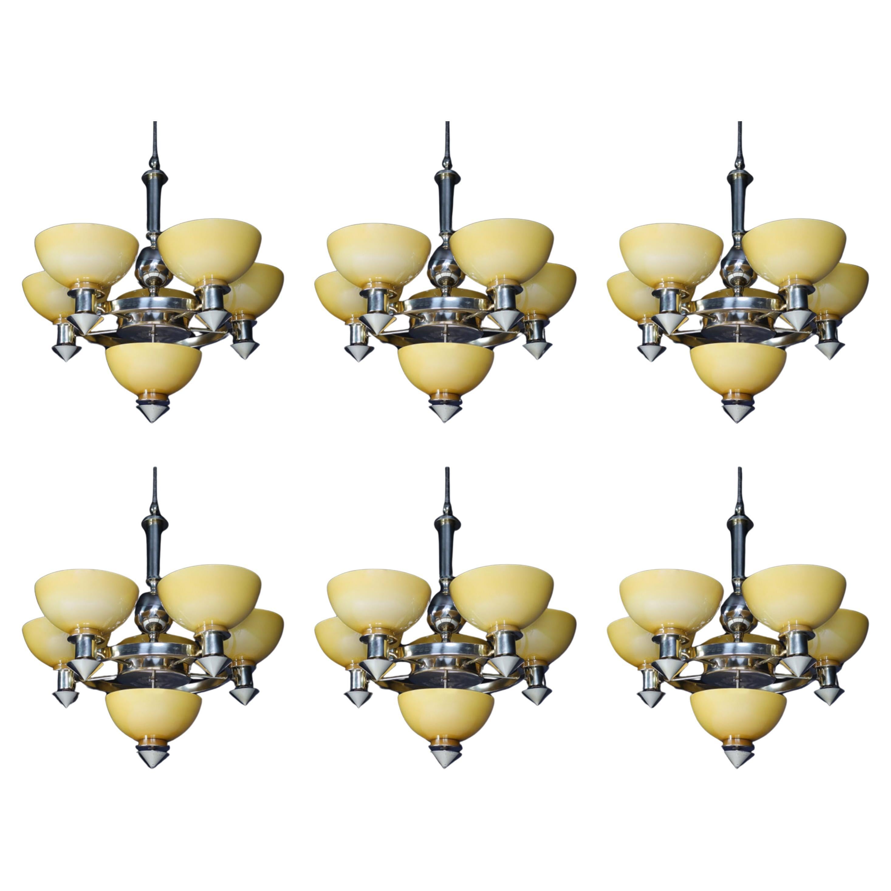 Lustre italien sculptural en laiton et verre opalin ambre et or, années 1970 12x en vente