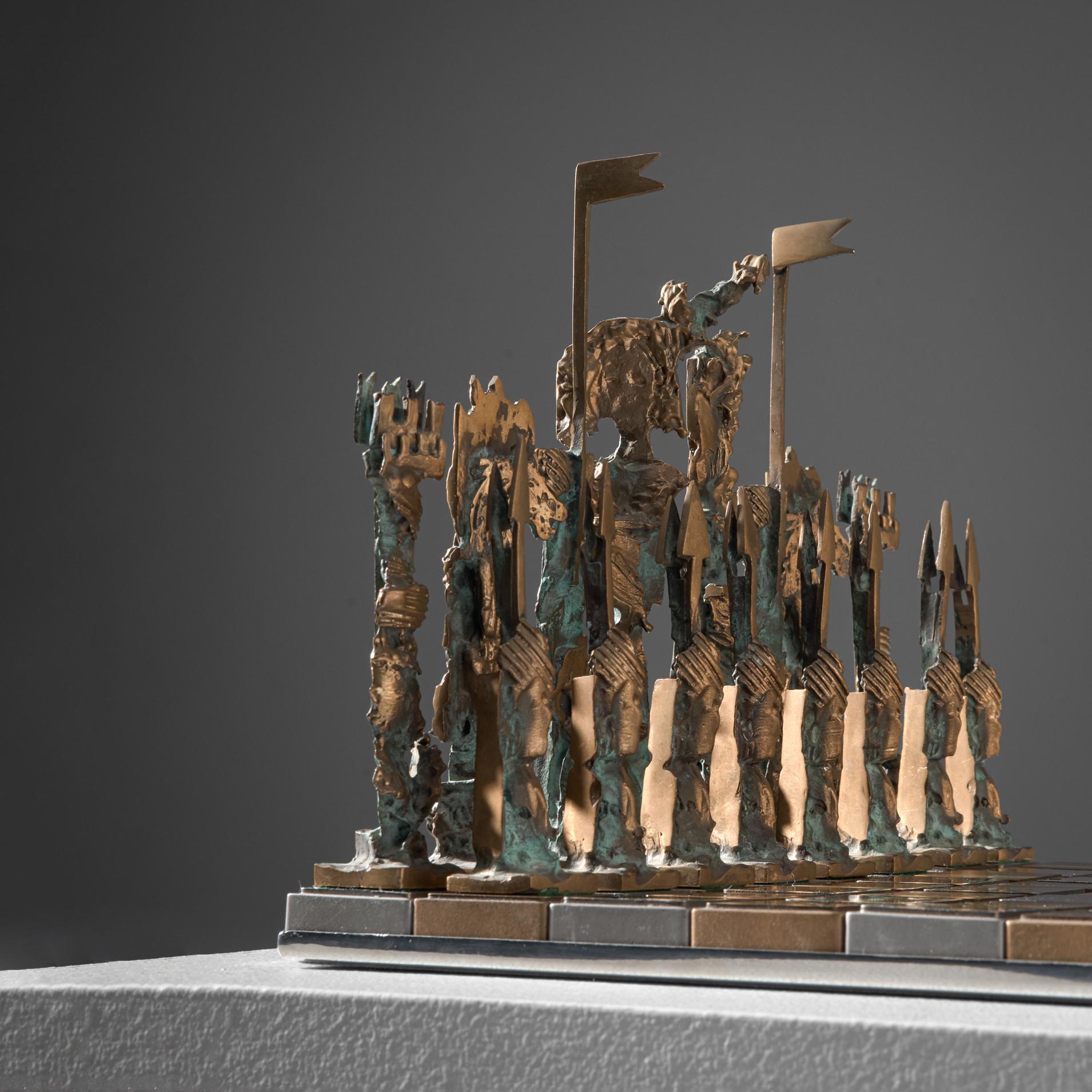 Fin du 20e siècle Jeu d'échecs italien sculptural en métal et verre  en vente