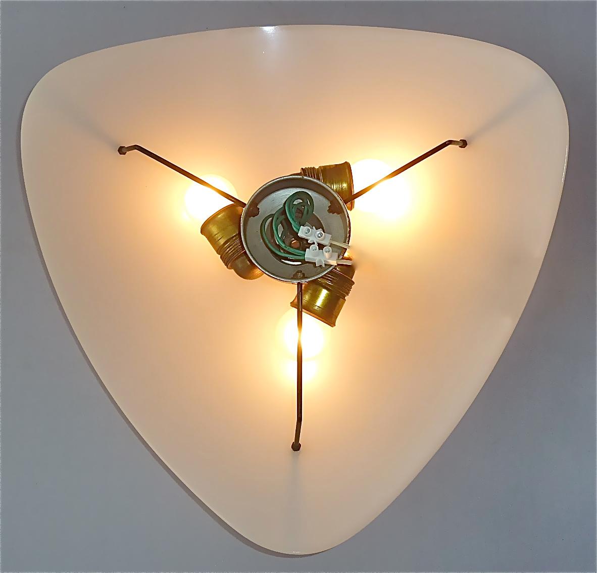 Sculptural Italian Flush Mount Acrylic Lamp Sarfatti Arteluce Attribution 1950s For Sale 5