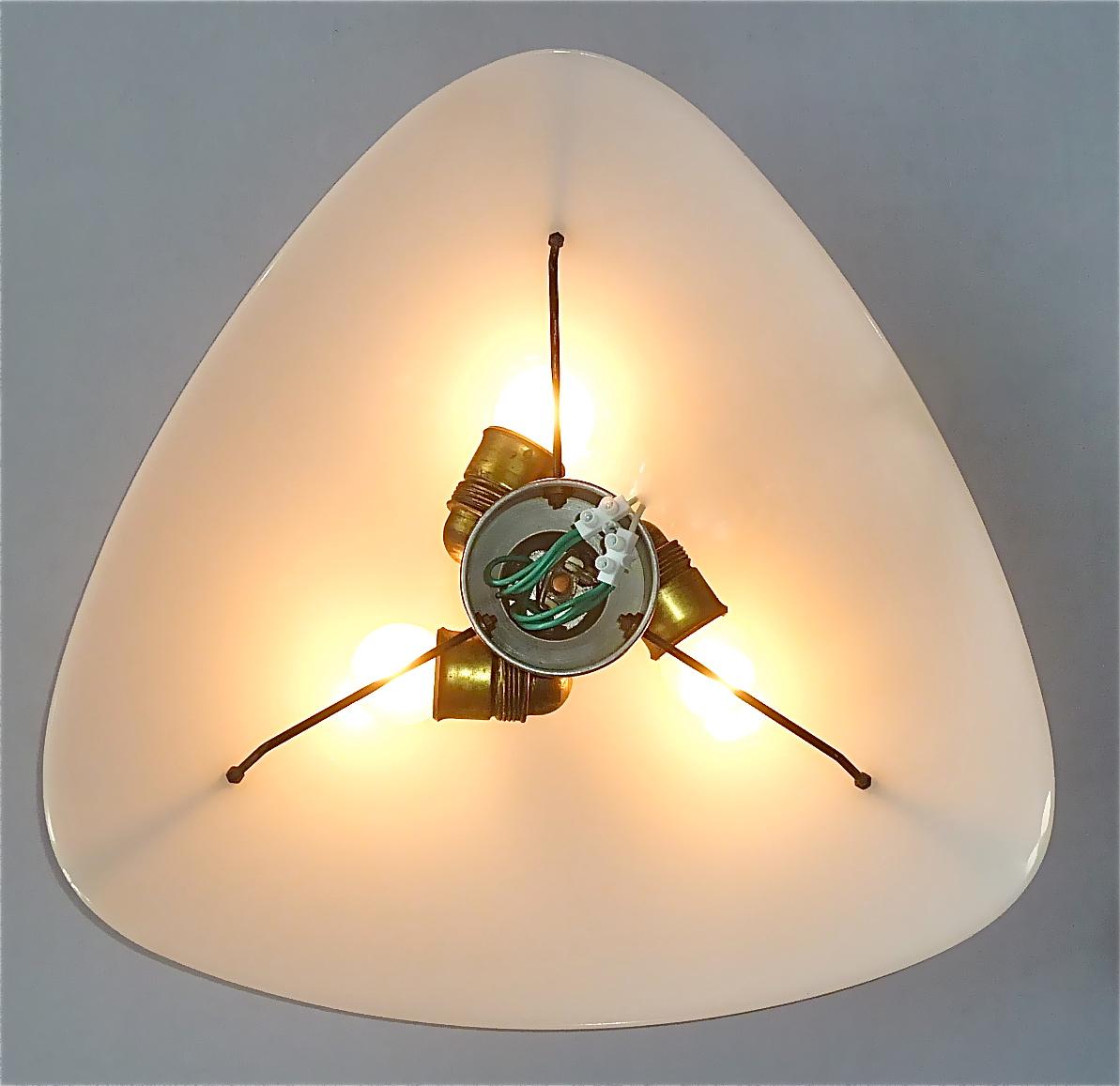 Sculptural Italian Flush Mount Acrylic Lamp Sarfatti Arteluce Attribution 1950s For Sale 7