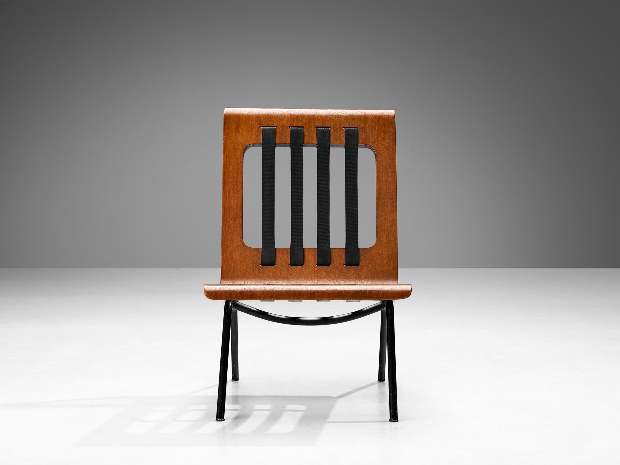 Sculptural Italian Lounge Chair in Bent Teak In Good Condition For Sale In Waalwijk, NL