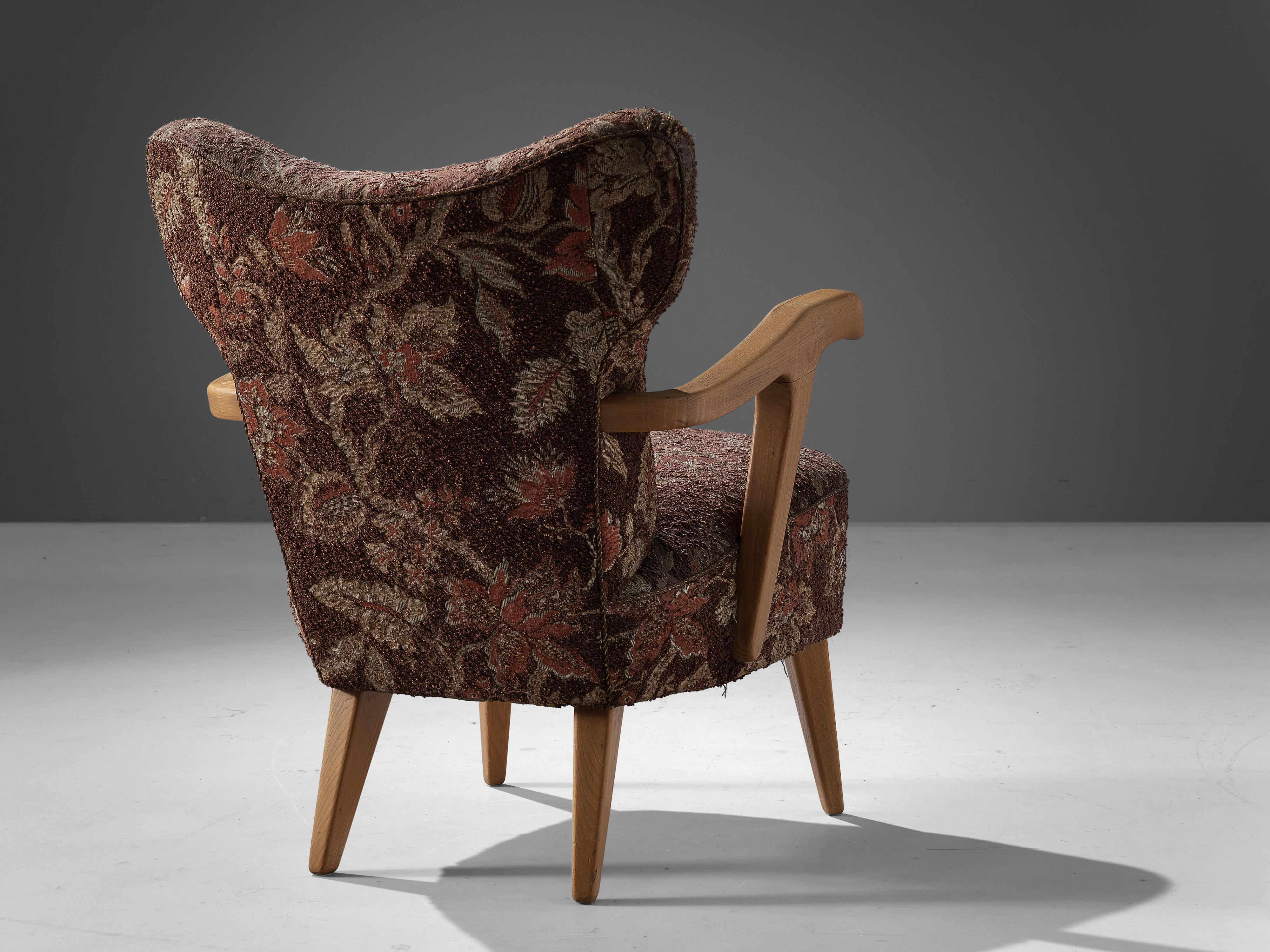 Sculptural Italian Lounge Chair in Oak and Floral Upholstery 3