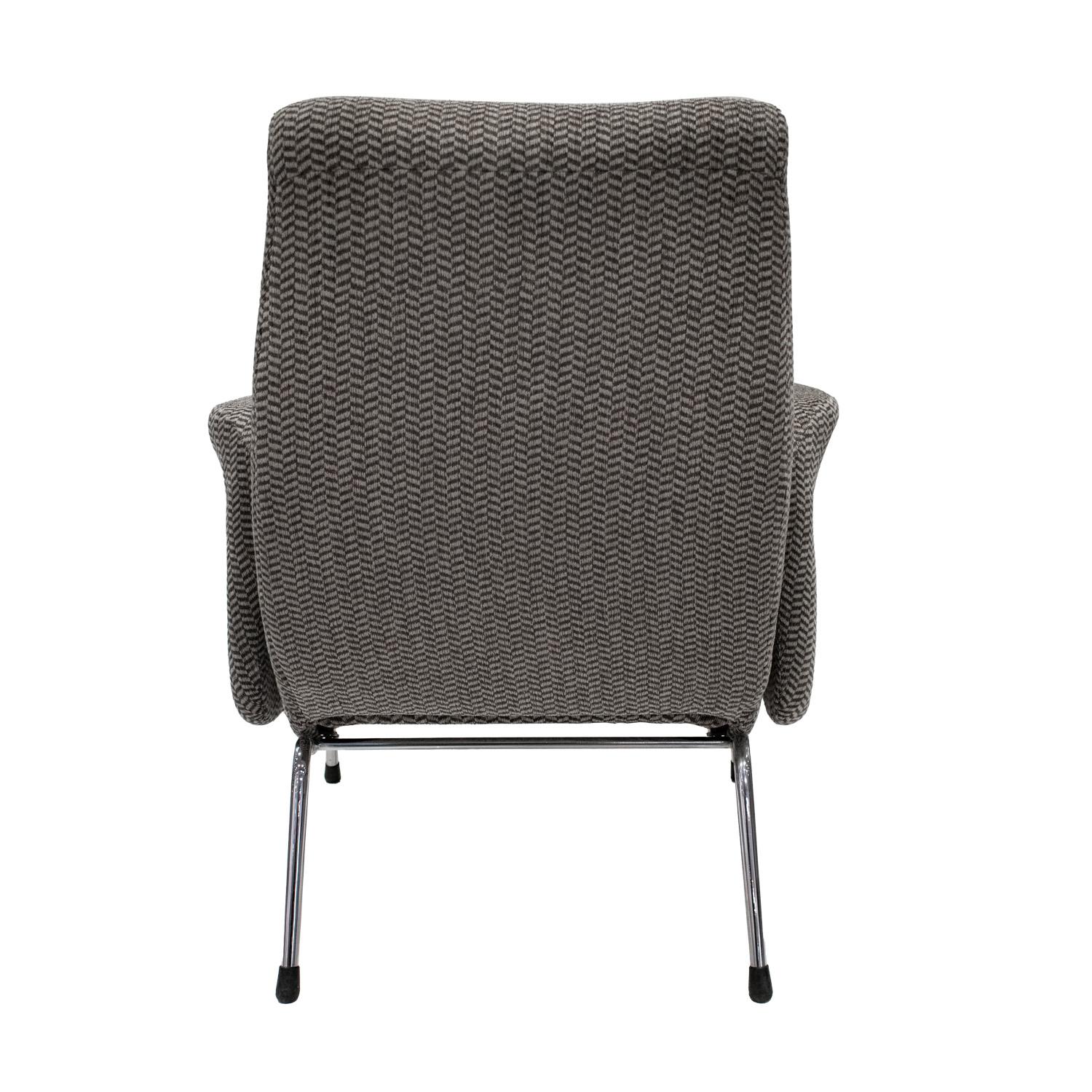 Skulpturaler italienischer Loungesessel mit Chromgestell, 1960er Jahre (Handgefertigt) im Angebot