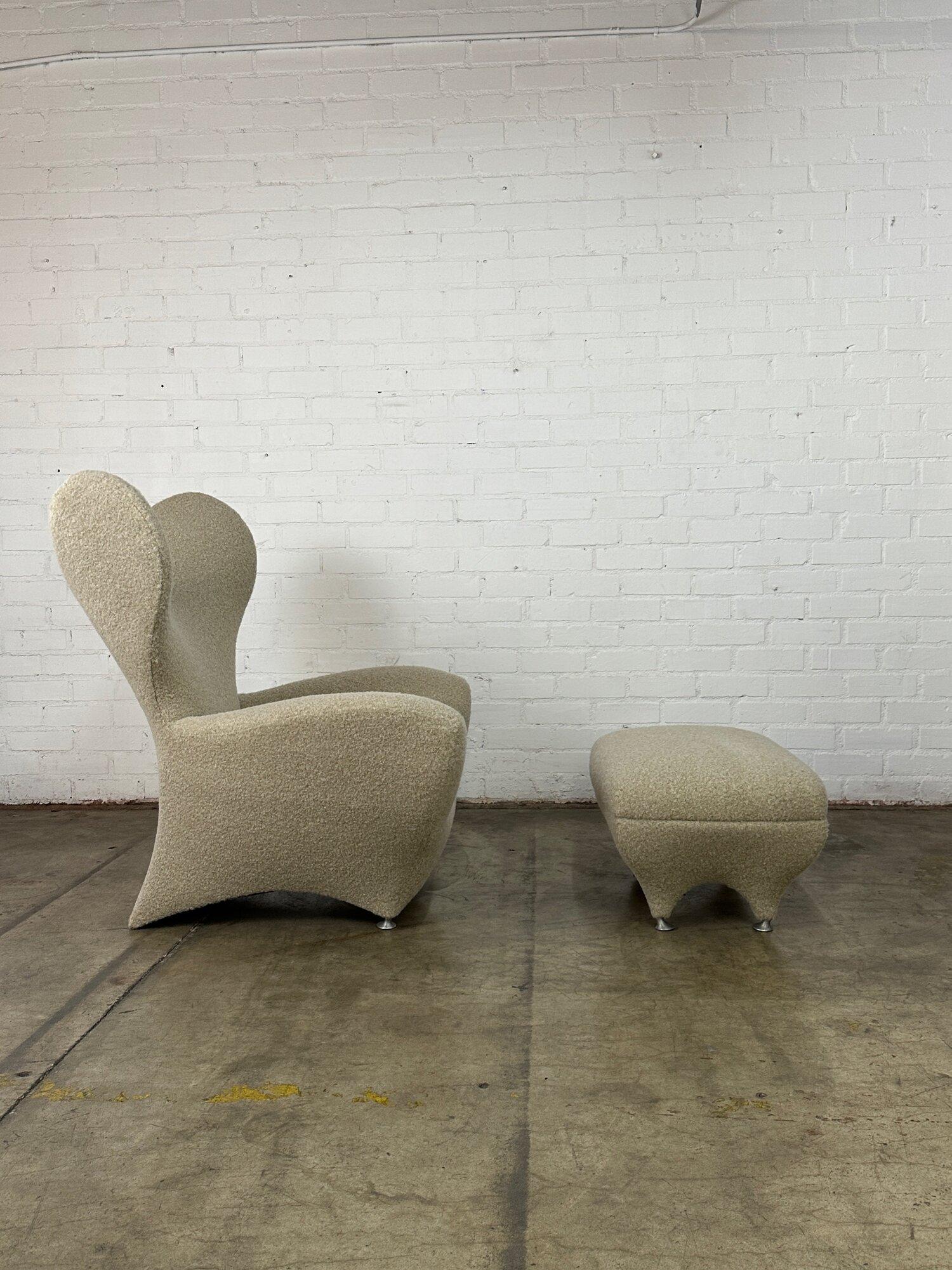 Late 20th Century Sculptural Italian lounger and ottoman- set For Sale