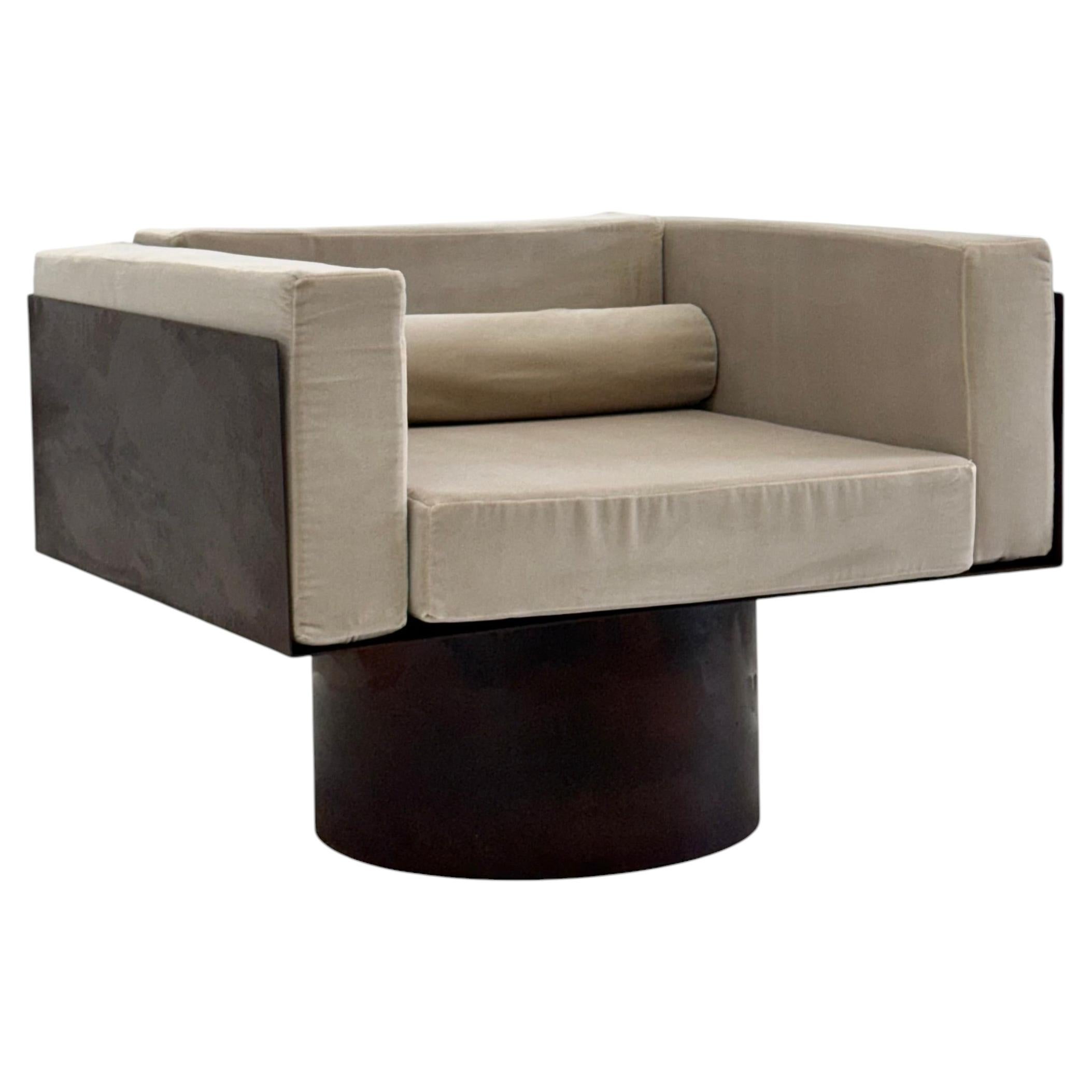 Sculptural Italian metal lounge chair