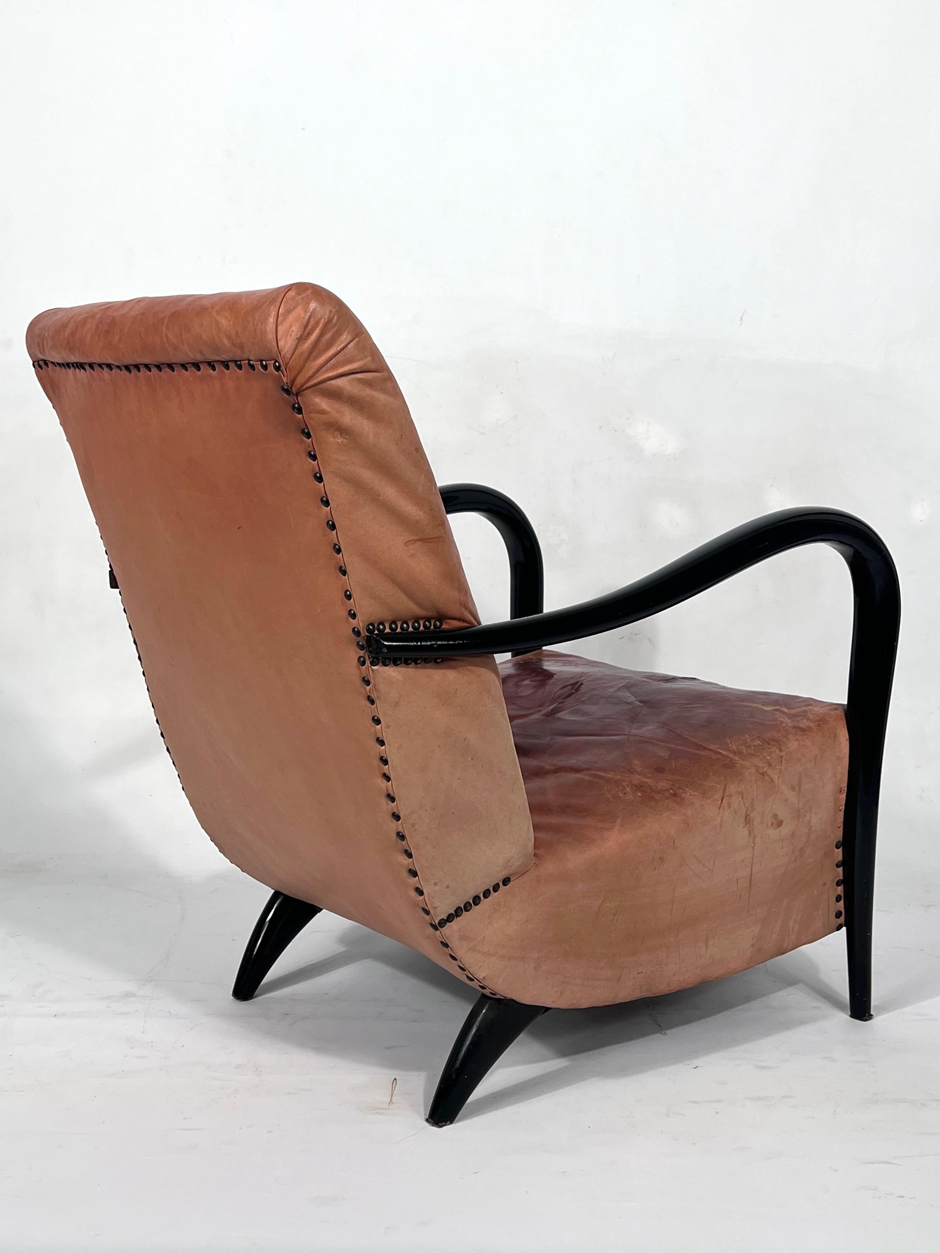 Sculptural Italian Mid-Century Leather and Curved Wood Armchair from 50s For Sale 4