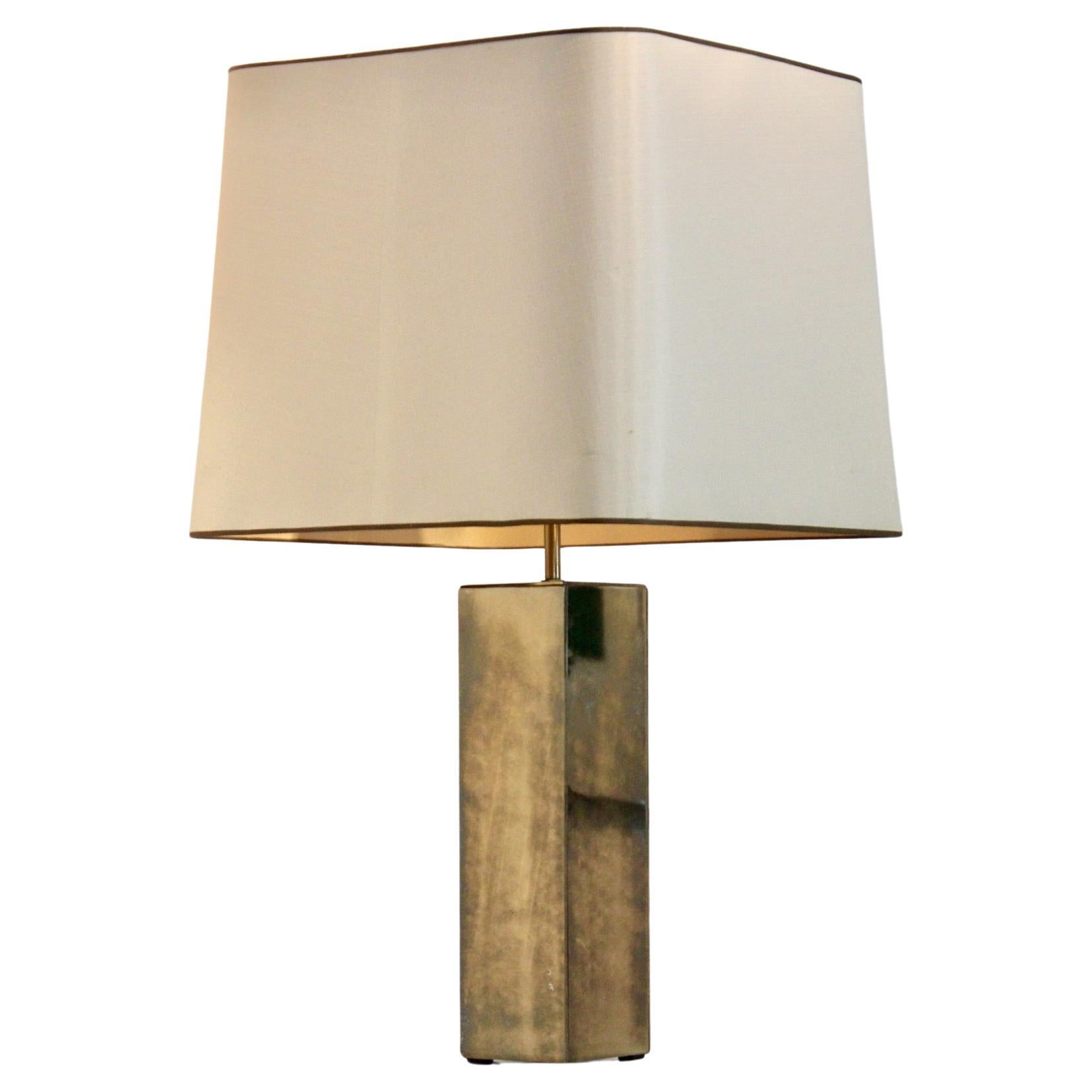 Sculptural Italian Mid-Century Modern Brass Table Lamp with Architectural Form For Sale