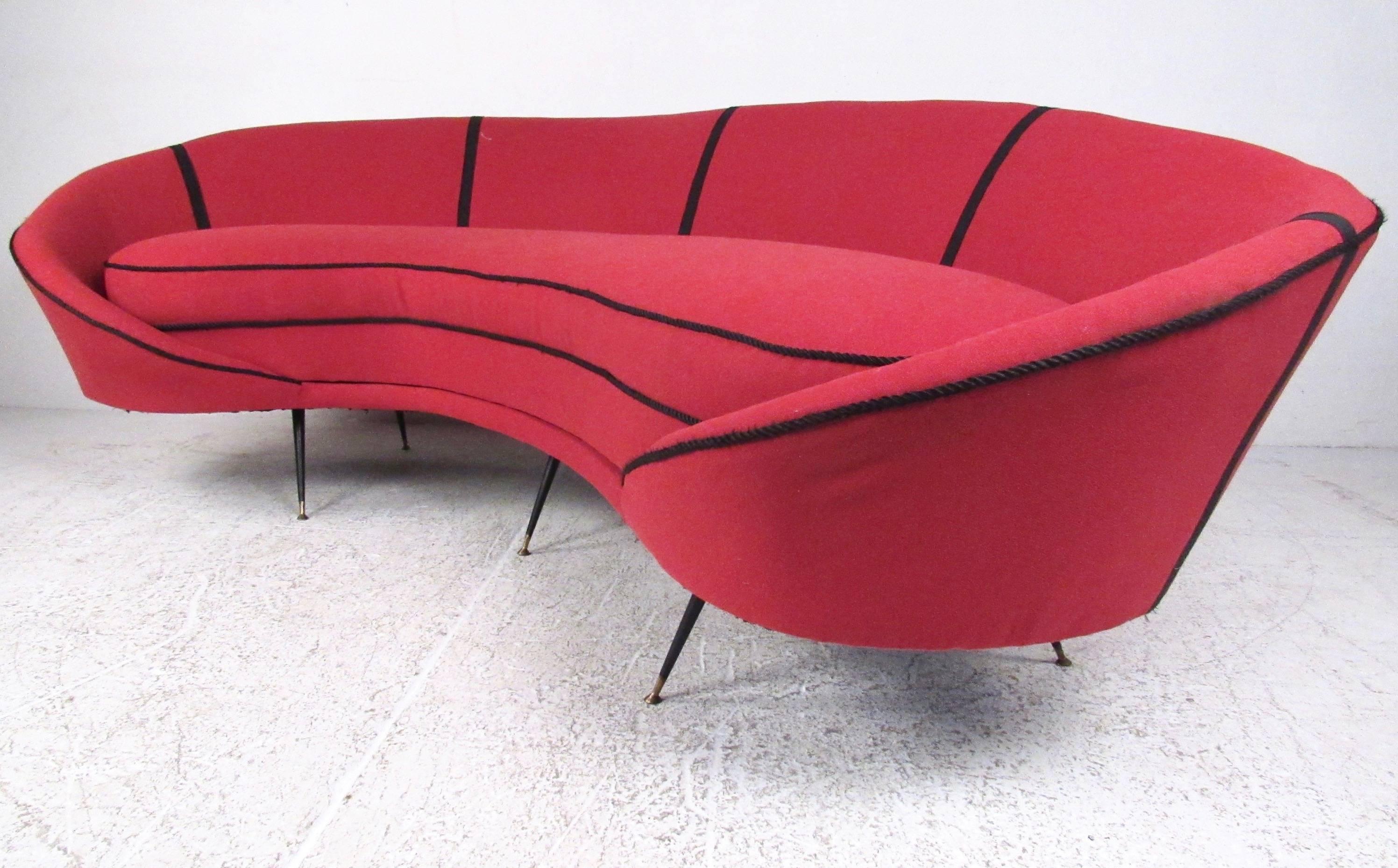 Sculptural Italian Modern Sofa after Ico Parisi In Good Condition In Brooklyn, NY
