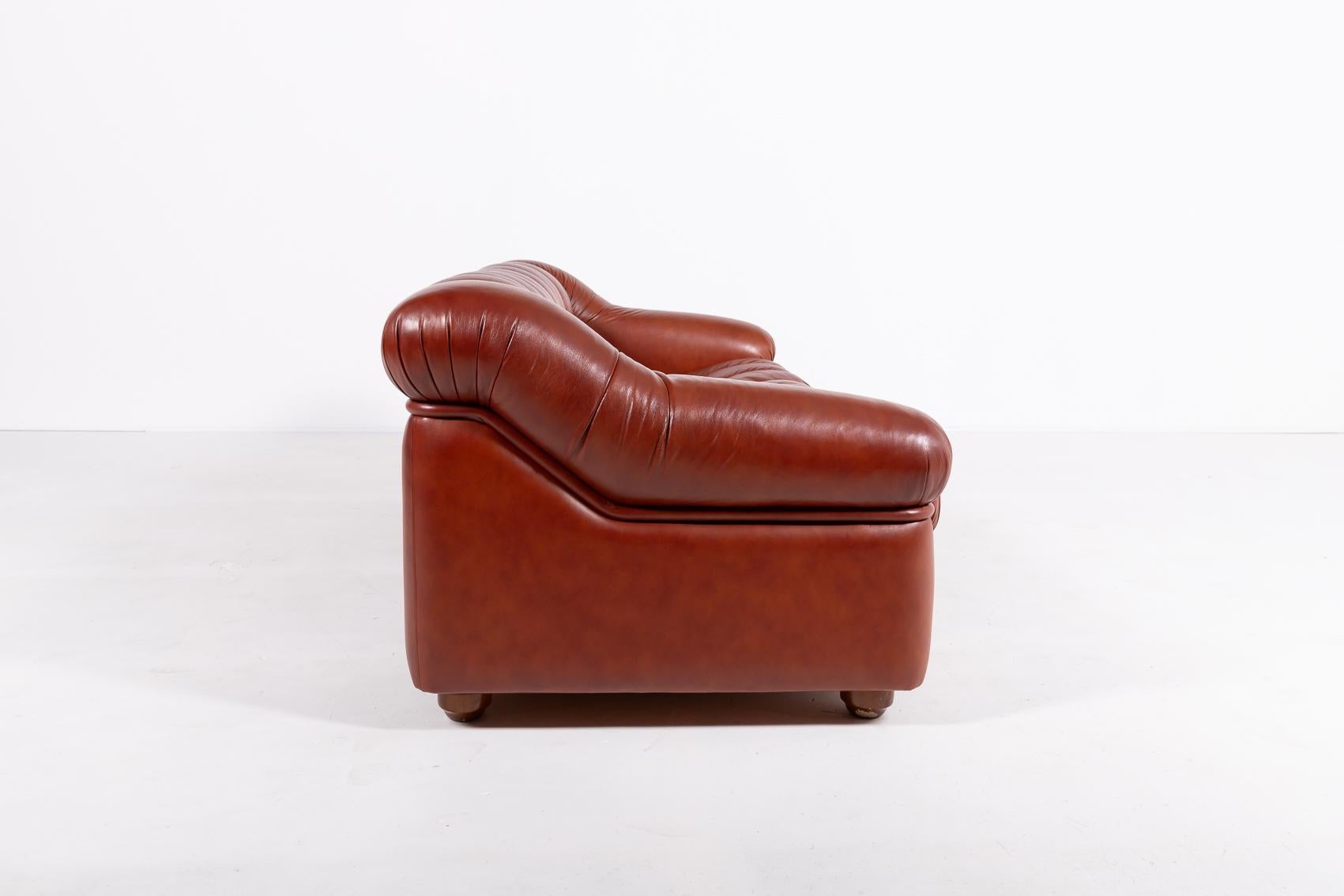 Late 20th Century Sculptural Italian Modern three seat cognac leather sofa, 1970’s For Sale