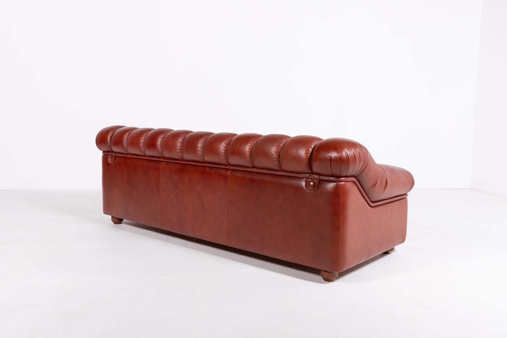 Sculptural Italian Modern three seat cognac leather sofa, 1970’s For Sale 1