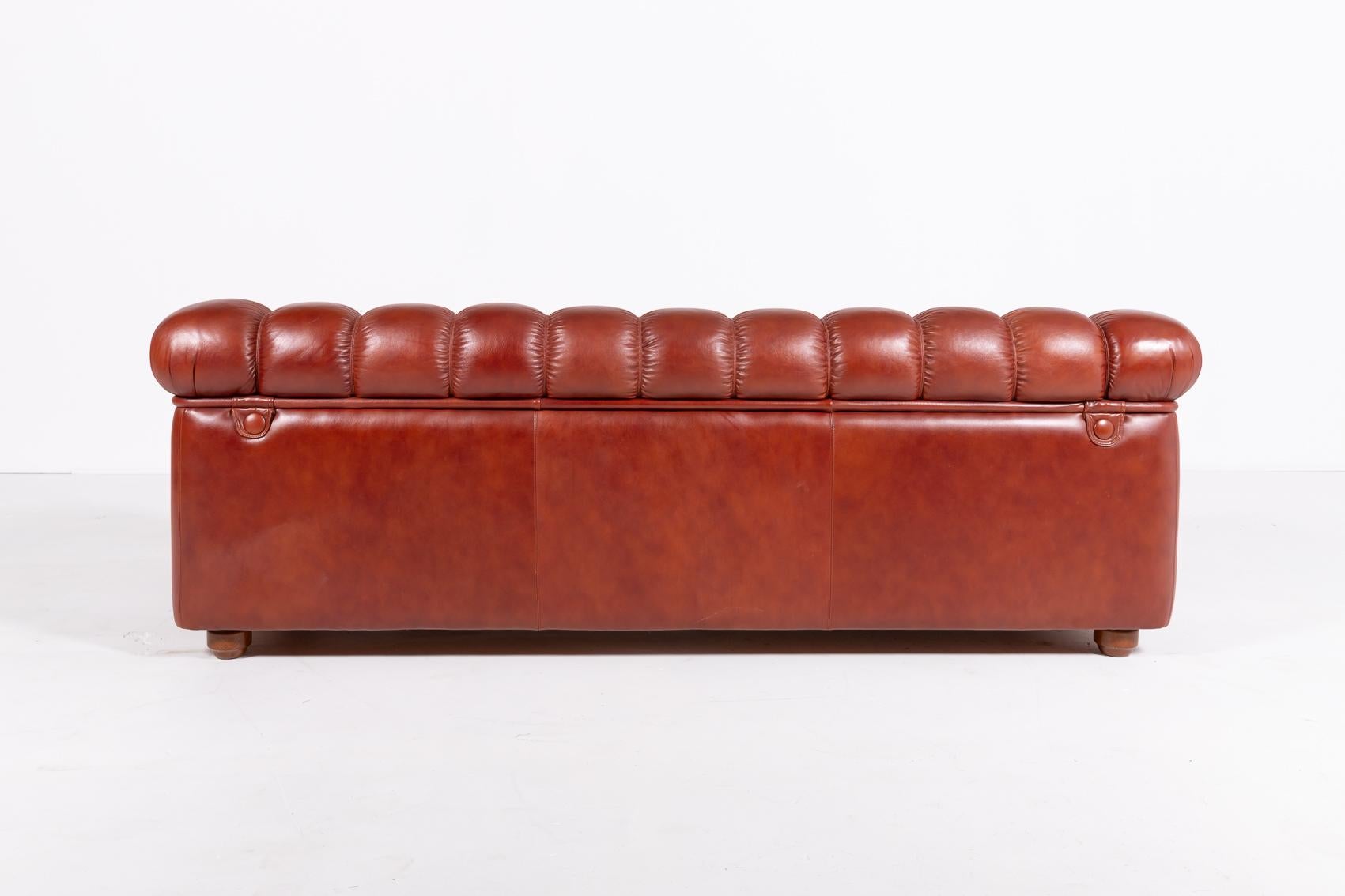 Sculptural Italian Modern three seat cognac leather sofa, 1970’s For Sale 2