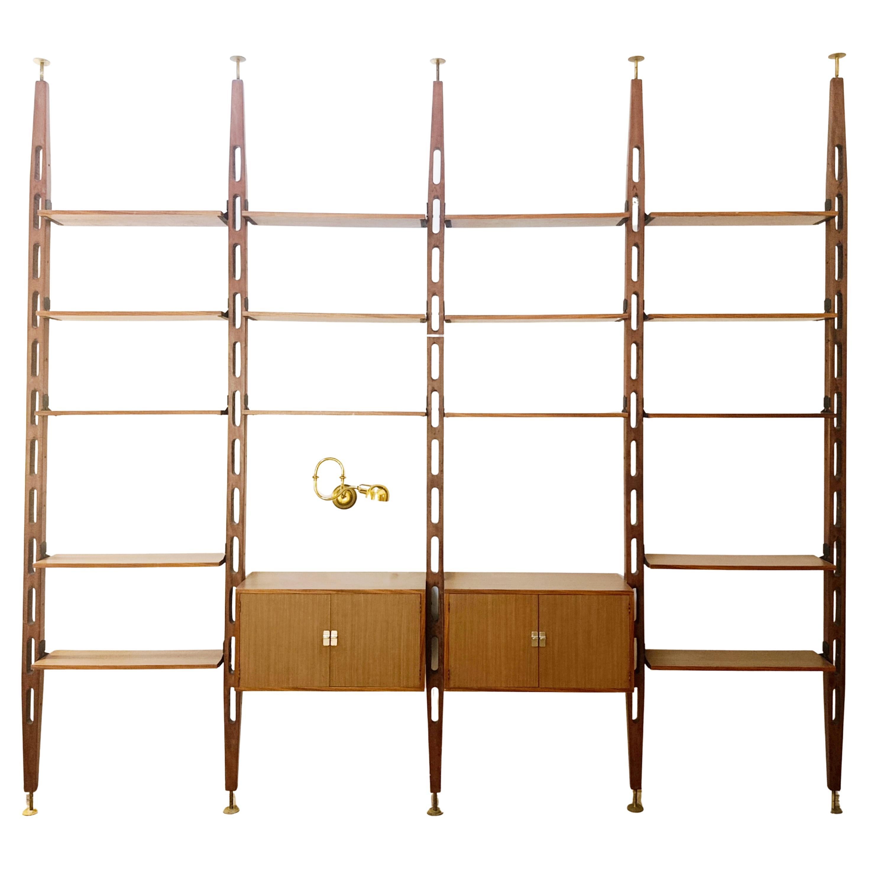 Sculptural Italian Modular Bookcase in solid Teak and Formica, 1960s en venta