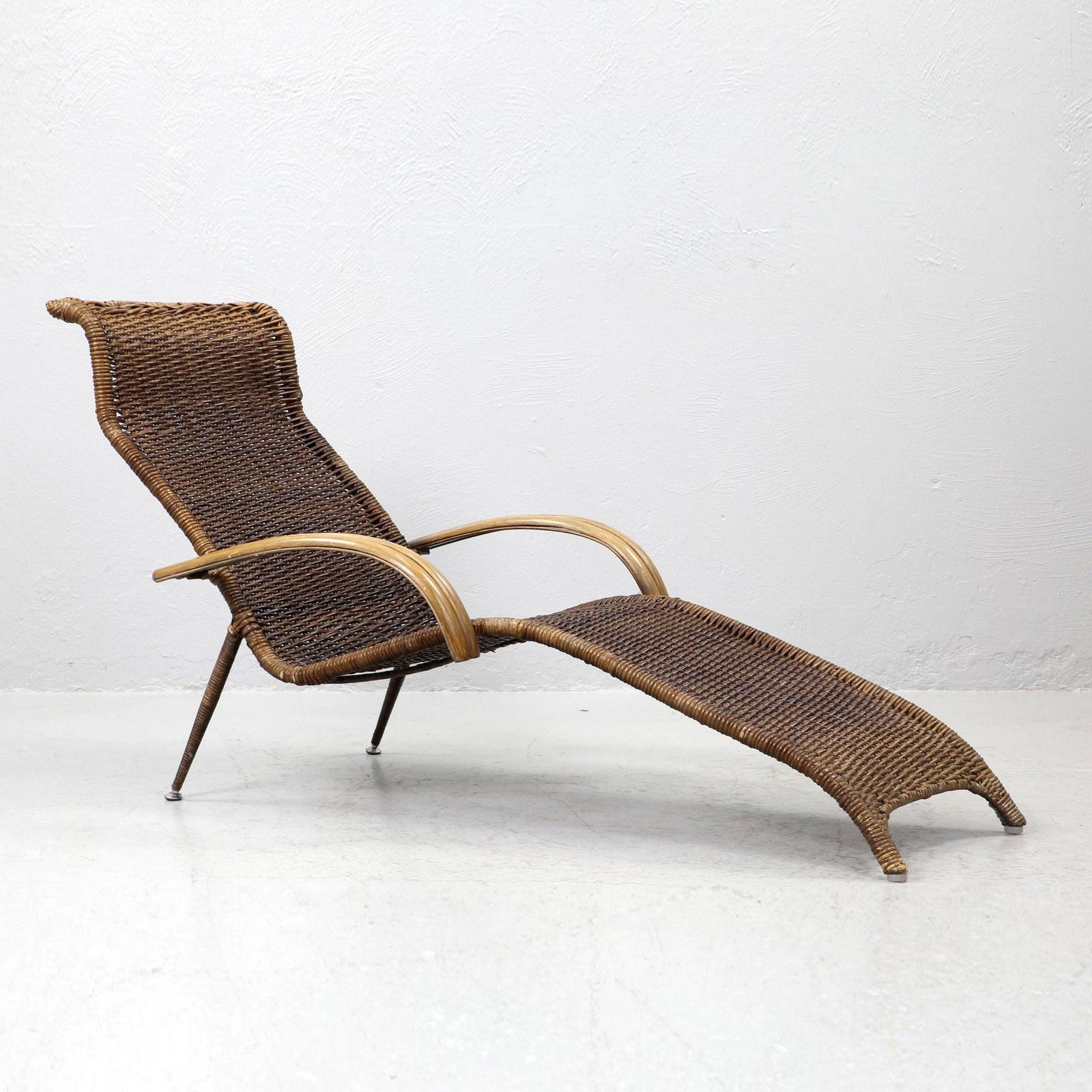 Fabric Sculptural Italian Rattan and Bamboo Chaise Longue in the Style of Franco Albini For Sale