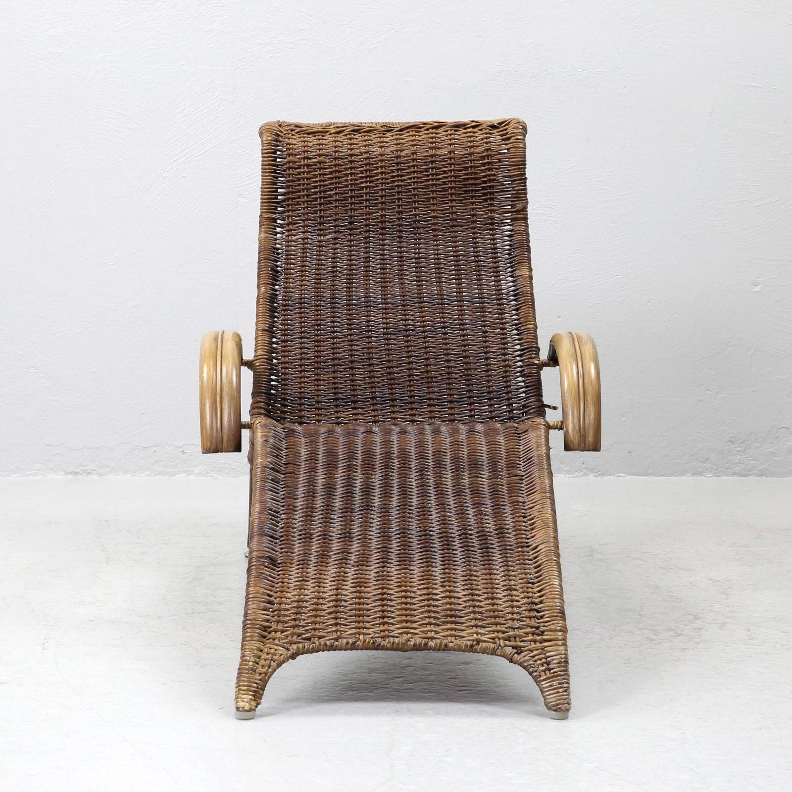 Sculptural Italian Rattan and Bamboo Chaise Longue in the Style of Franco Albini For Sale 1