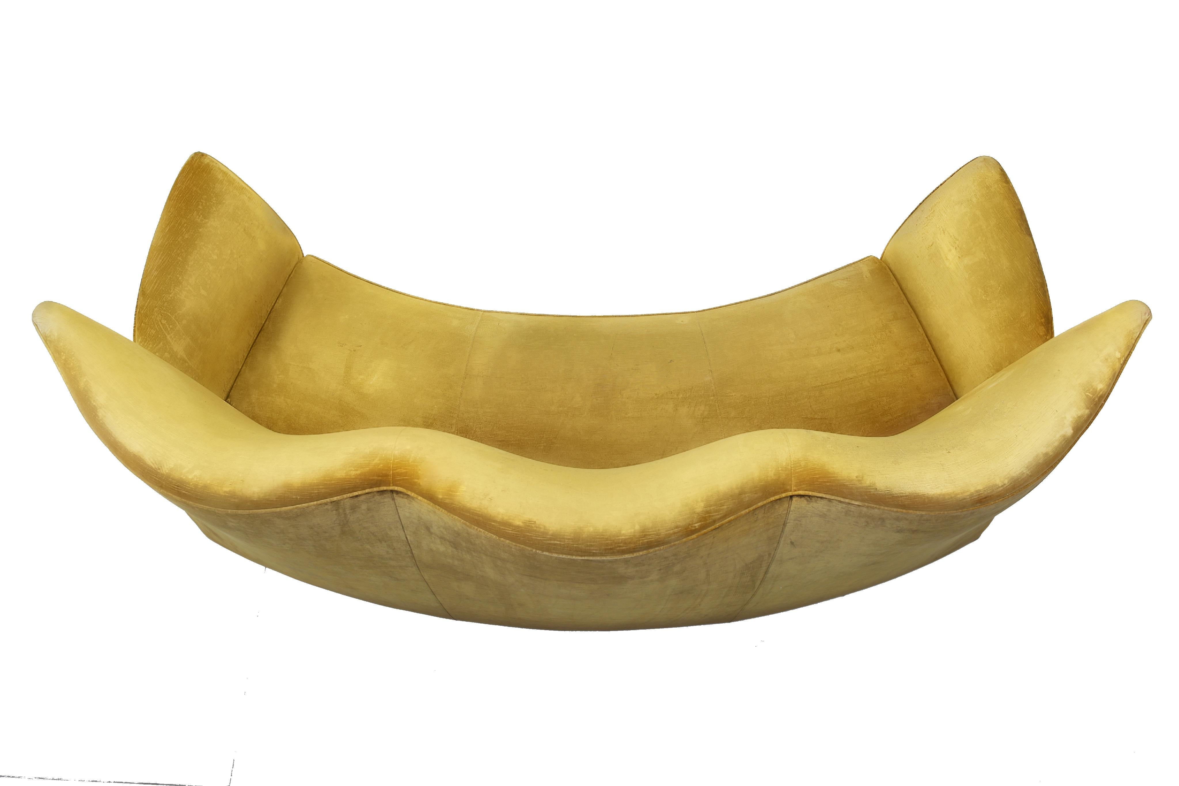 Mid-Century Modern Sculptural Italian Sofa, 1960s
