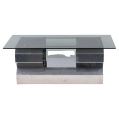 Table basse italienne sculpturale de l'ère spatiale en métal chromé avec plateau en verre fumé