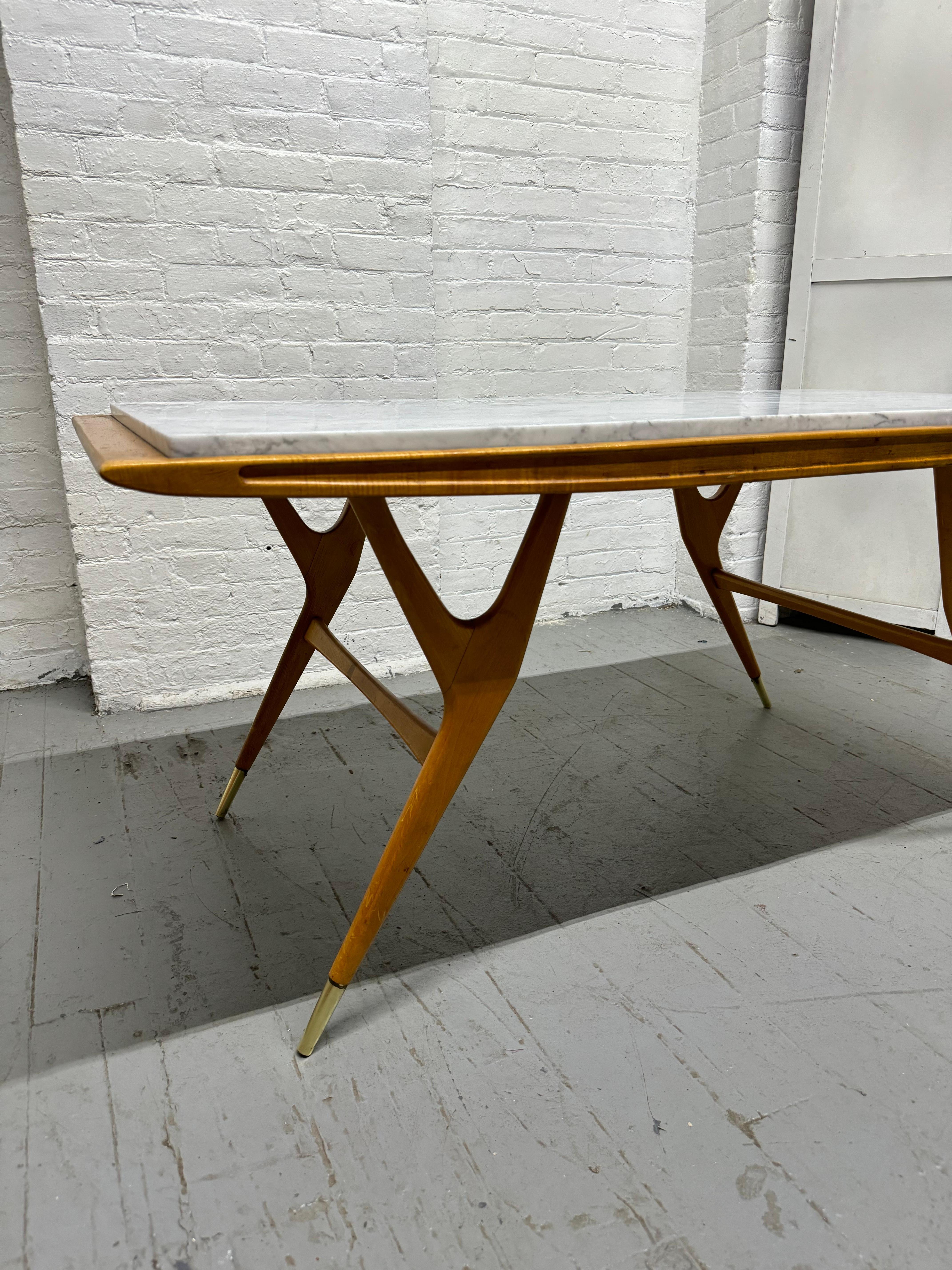 Ico Parisi Style Sculptural Italian Walnut Coffee Table w/ Carrara Marble Top In Good Condition For Sale In New York, NY