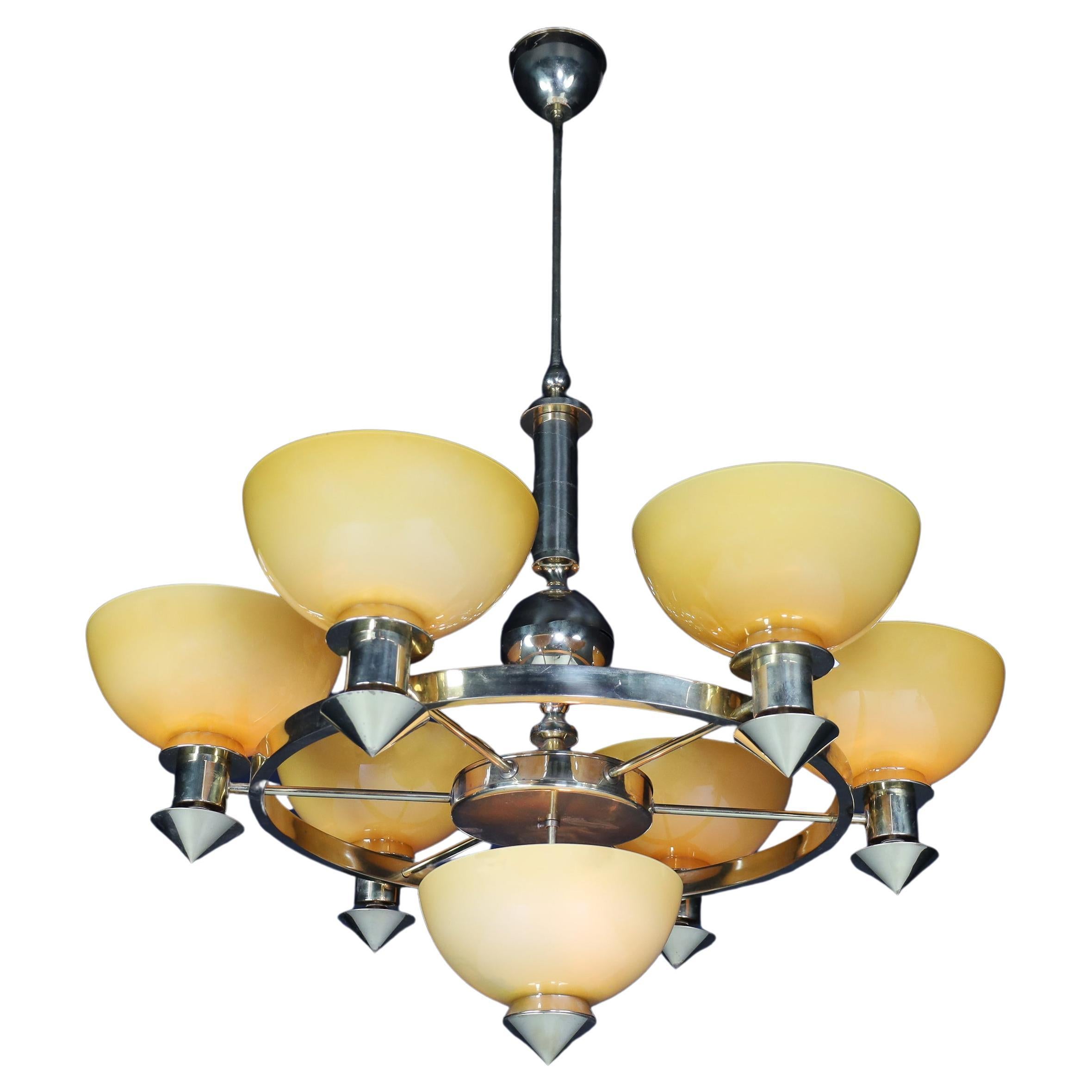 Lustre sculptural italien XL, laiton et verre opalin ambré et doré, années 1970