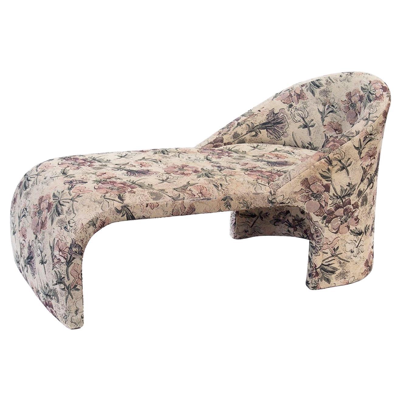 Sculptural Kagan Style Chaise Lounge in Compact Size For Sale
