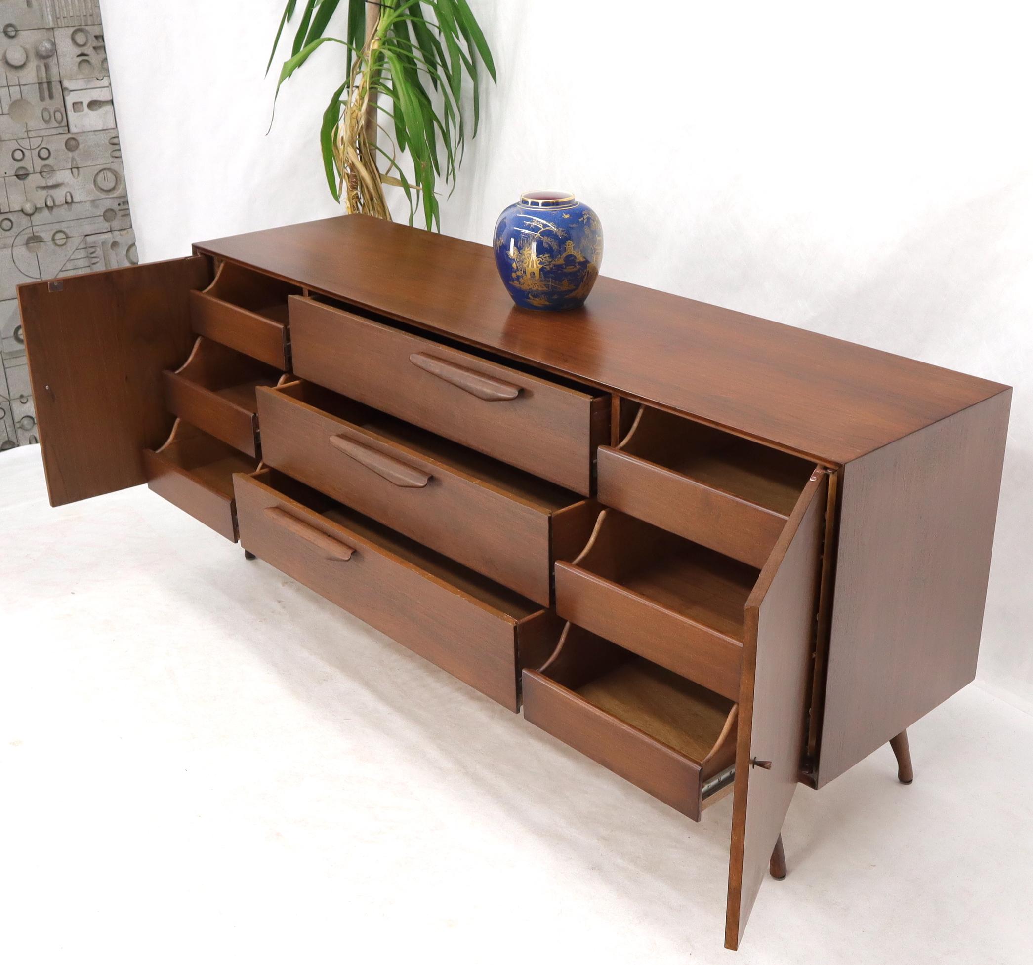 Mid-Century Modern long nine drawers dresser walnut credenza with doors compartments on sculptural legs.
Refinished in oiled walnut finish.