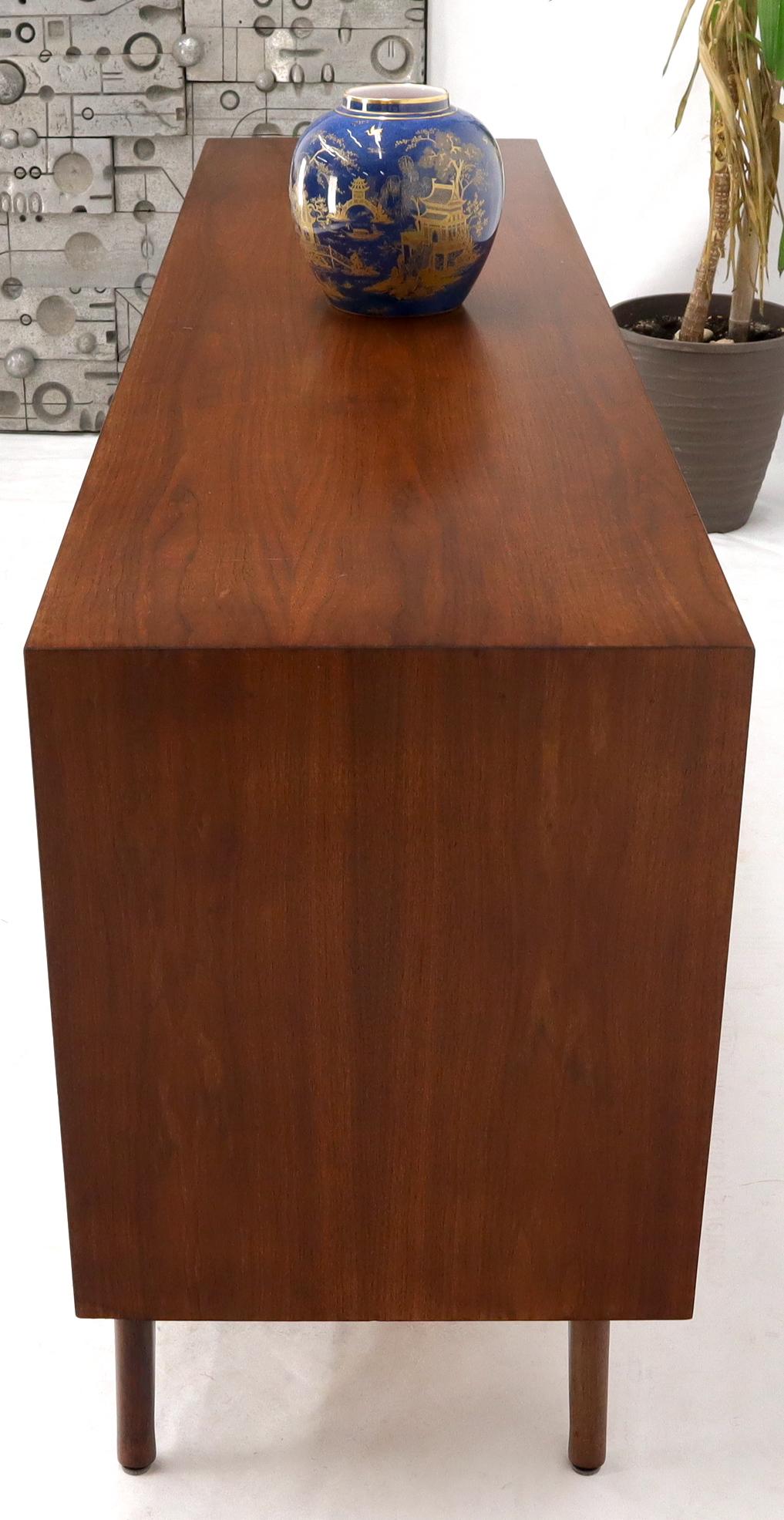 Sculptural Legs Long 9 Drawers Walnut Credenza Dresser with Doors In Excellent Condition For Sale In Rockaway, NJ