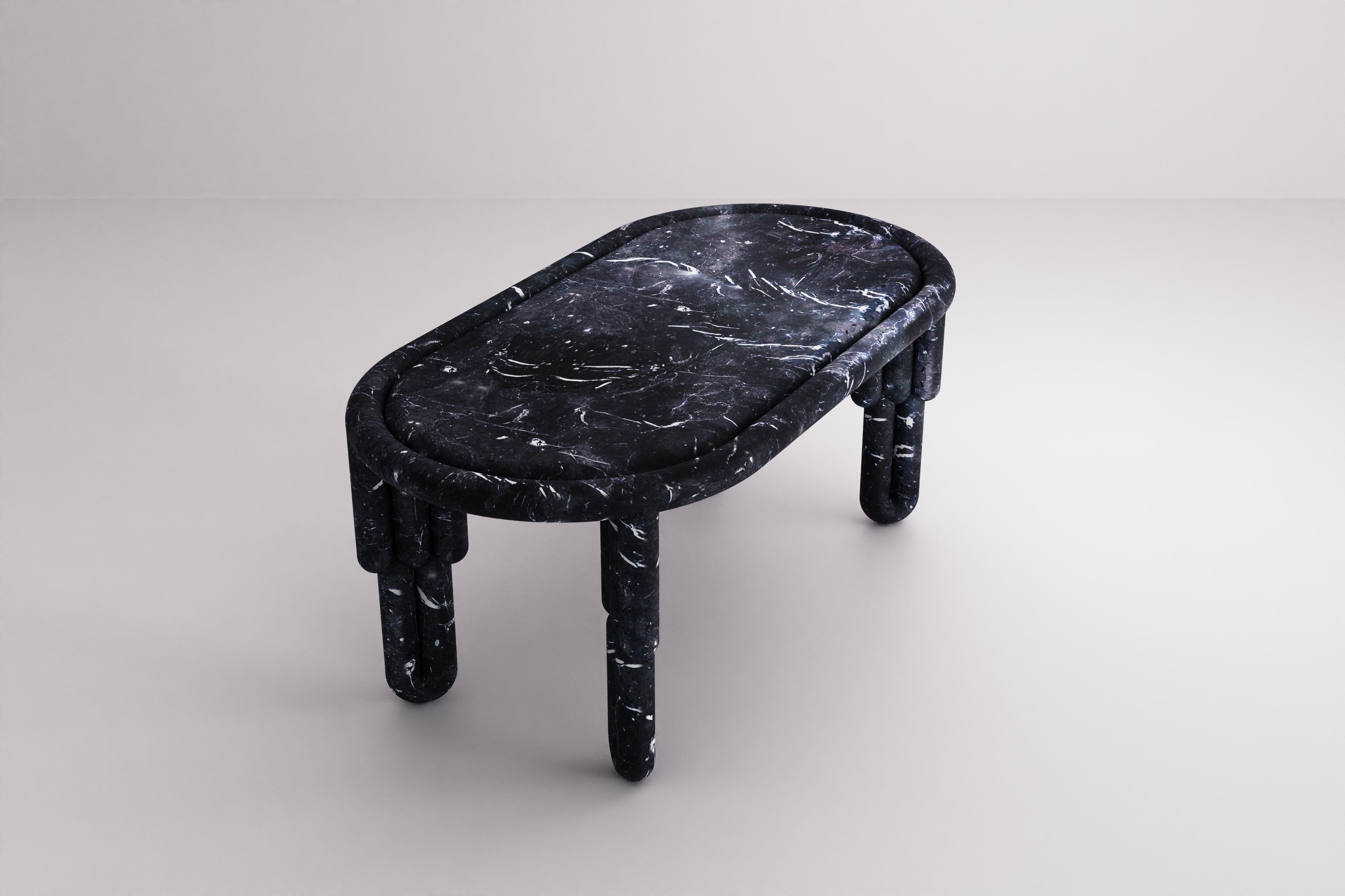 Moderne Table de salle à manger Kipferl sculpturale de Lara Bohinc en marbre Nero Marquina en vente