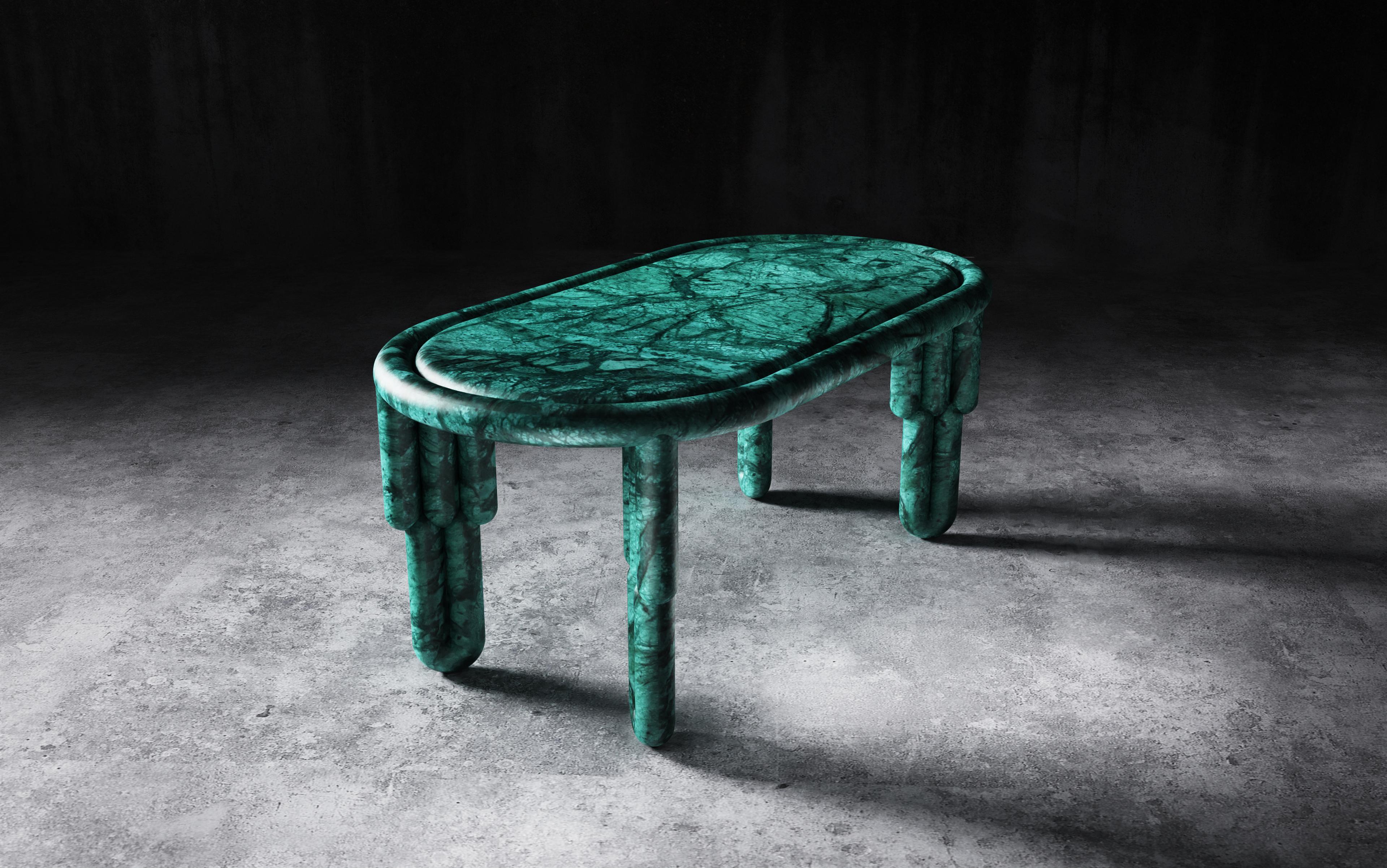 Portugais Table de salle à manger Kipferl sculpturale de Lara Bohinc en marbre Verde Alpi en vente