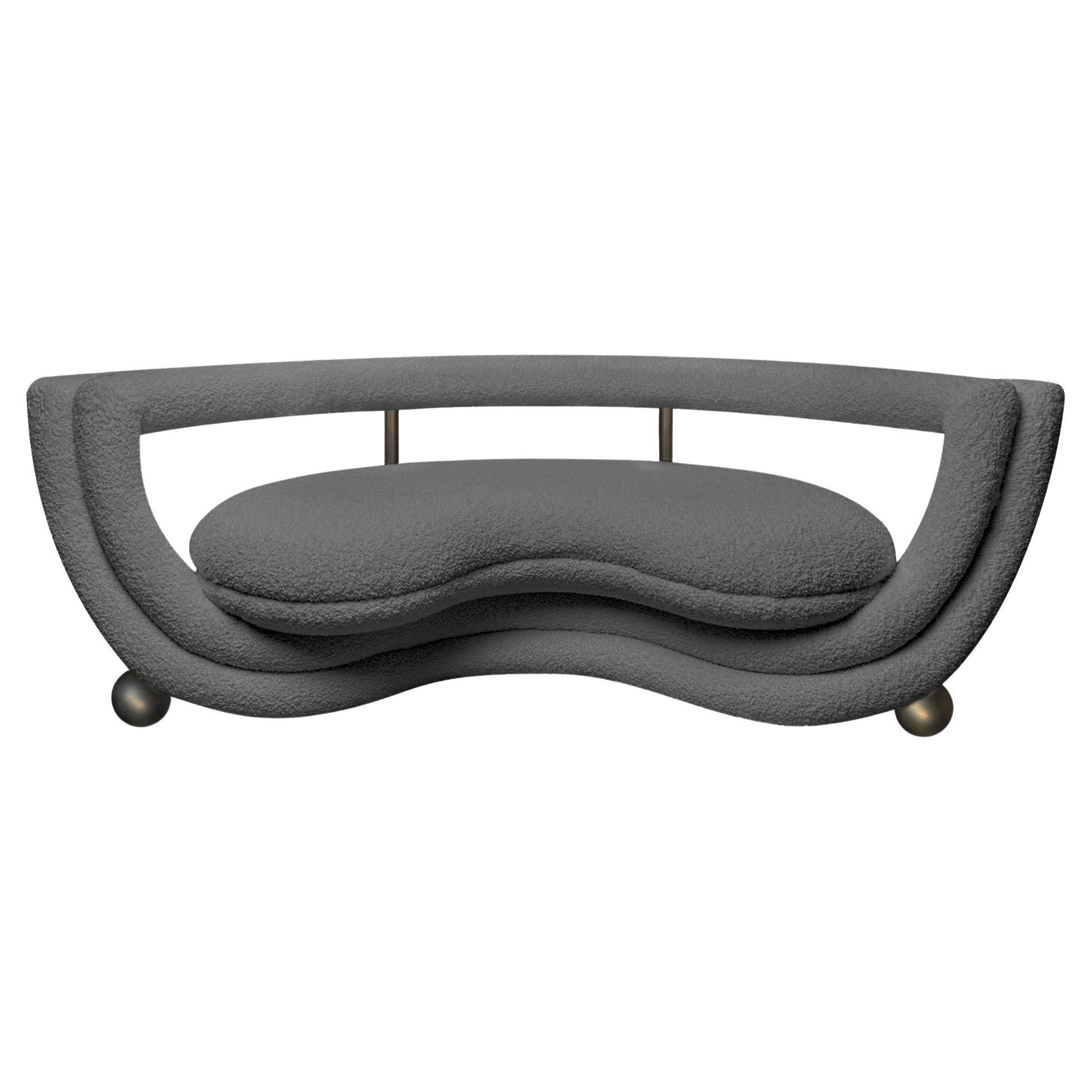 Divano Kissing, Moderno, Scultoreo, Arrotondato, Metallo Bronzo, Tessuto Boucle Grigio