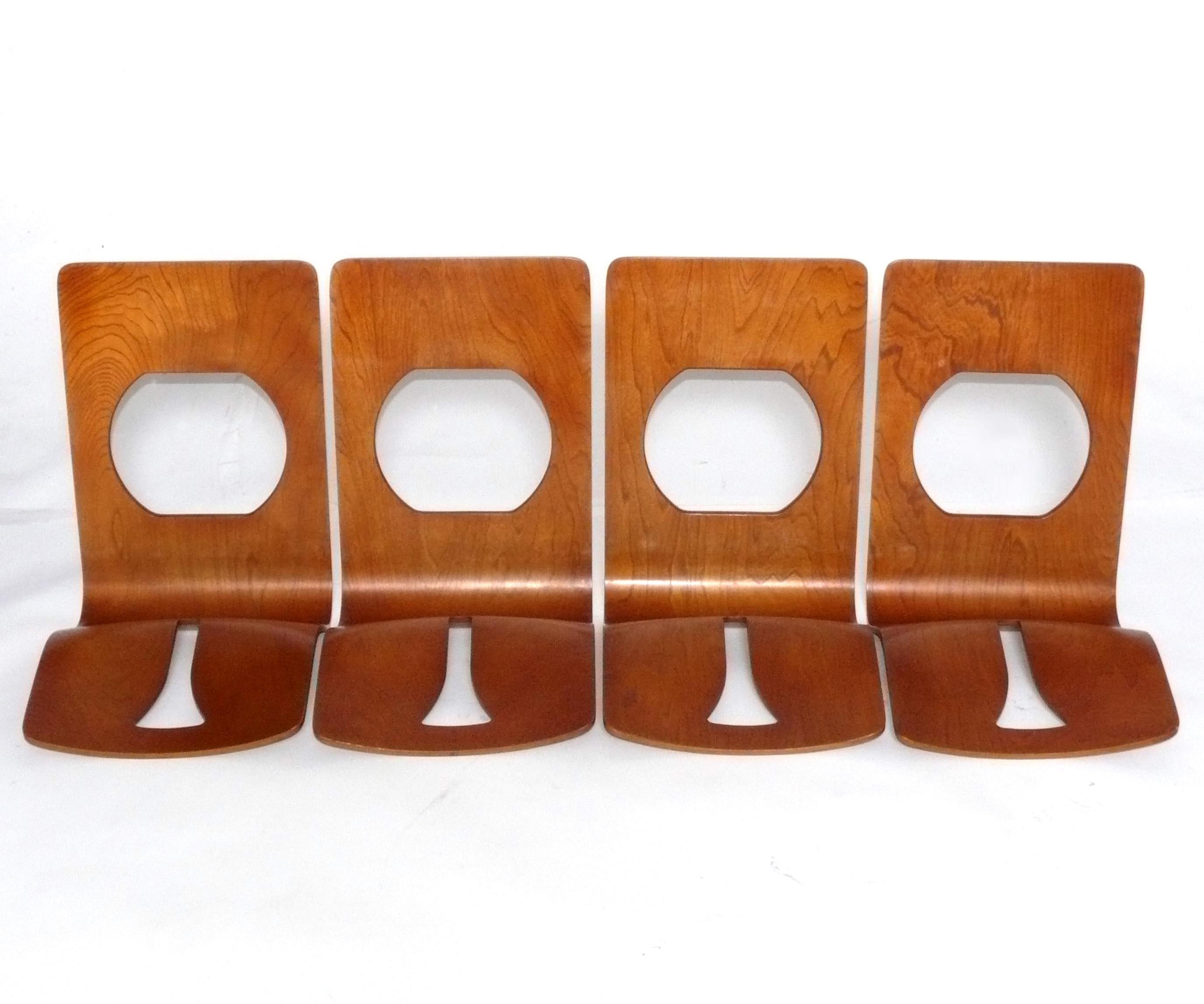 Mid-Century moderno Sedie da tè o da pranzo scultoree in compensato laminato giapponese di Toyo Set 4 in vendita