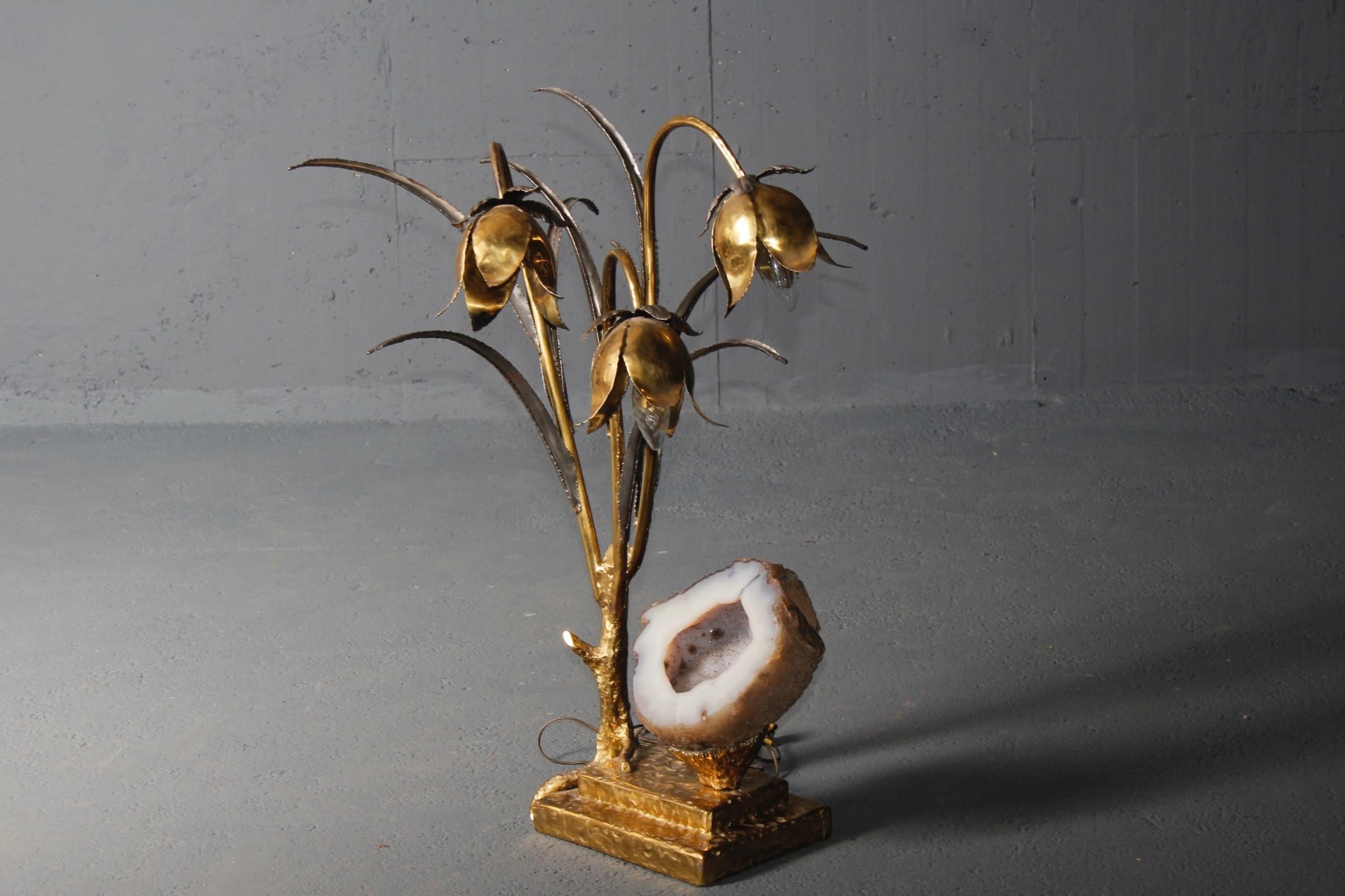 Sculptural lamp by Jacques Duval Brasseur signed on the base.