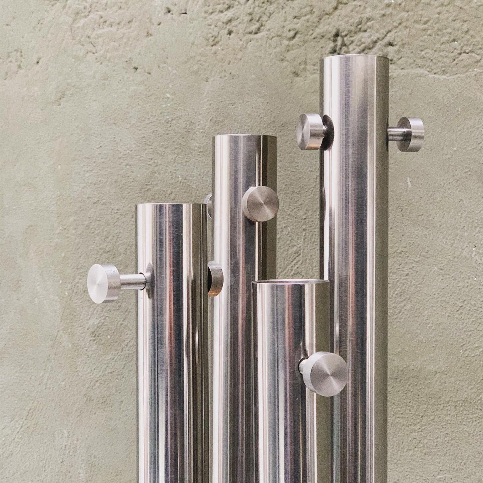 Lampe sculpturale - porte-manteau en acier et marbre, italienne, ère spatiale, décorative Bon état - En vente à Milano, IT