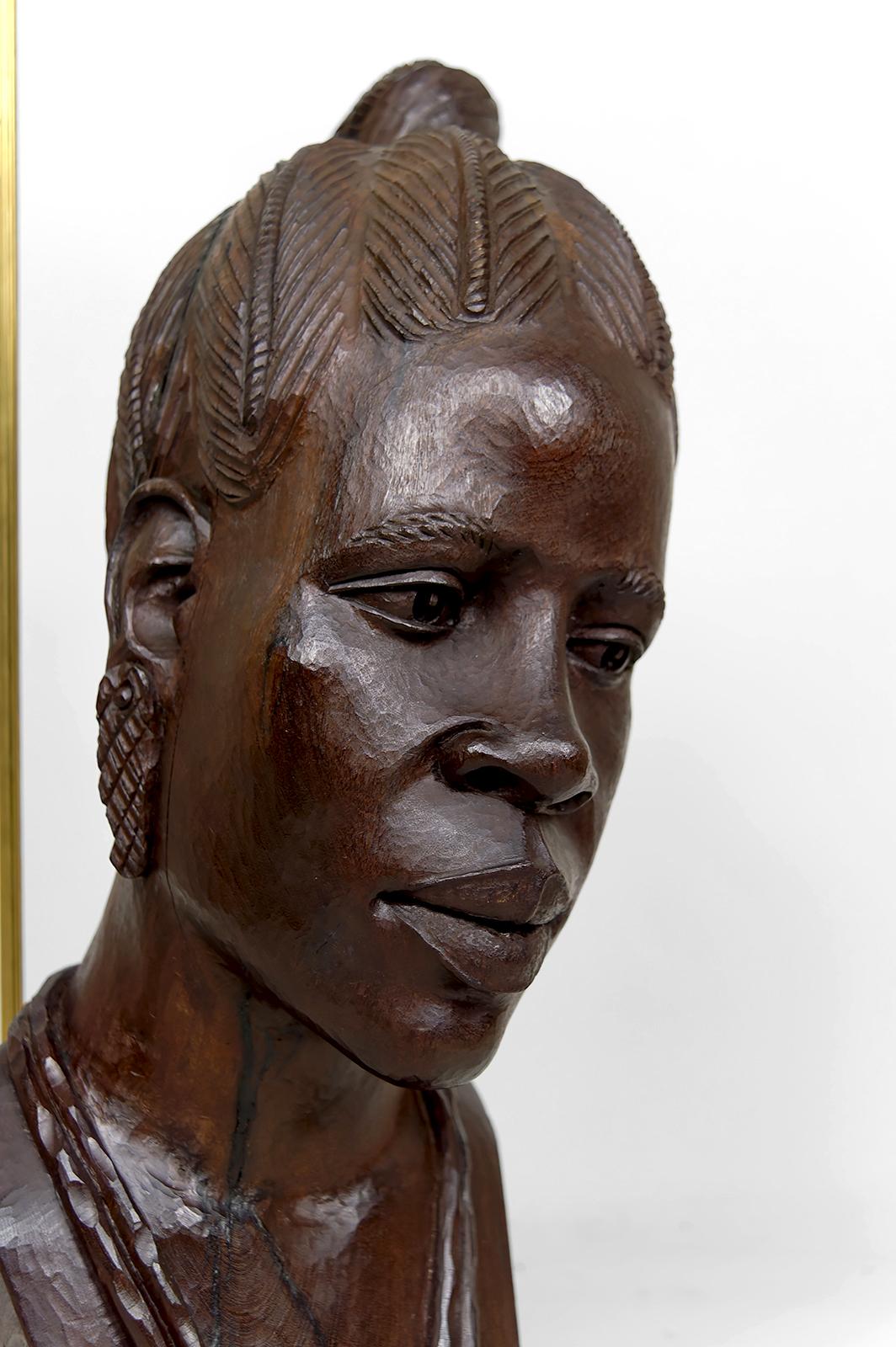Lampe sculpturale, buste en ébène d'une femme africaine par AleXS, CIRCA 1970 en vente 2