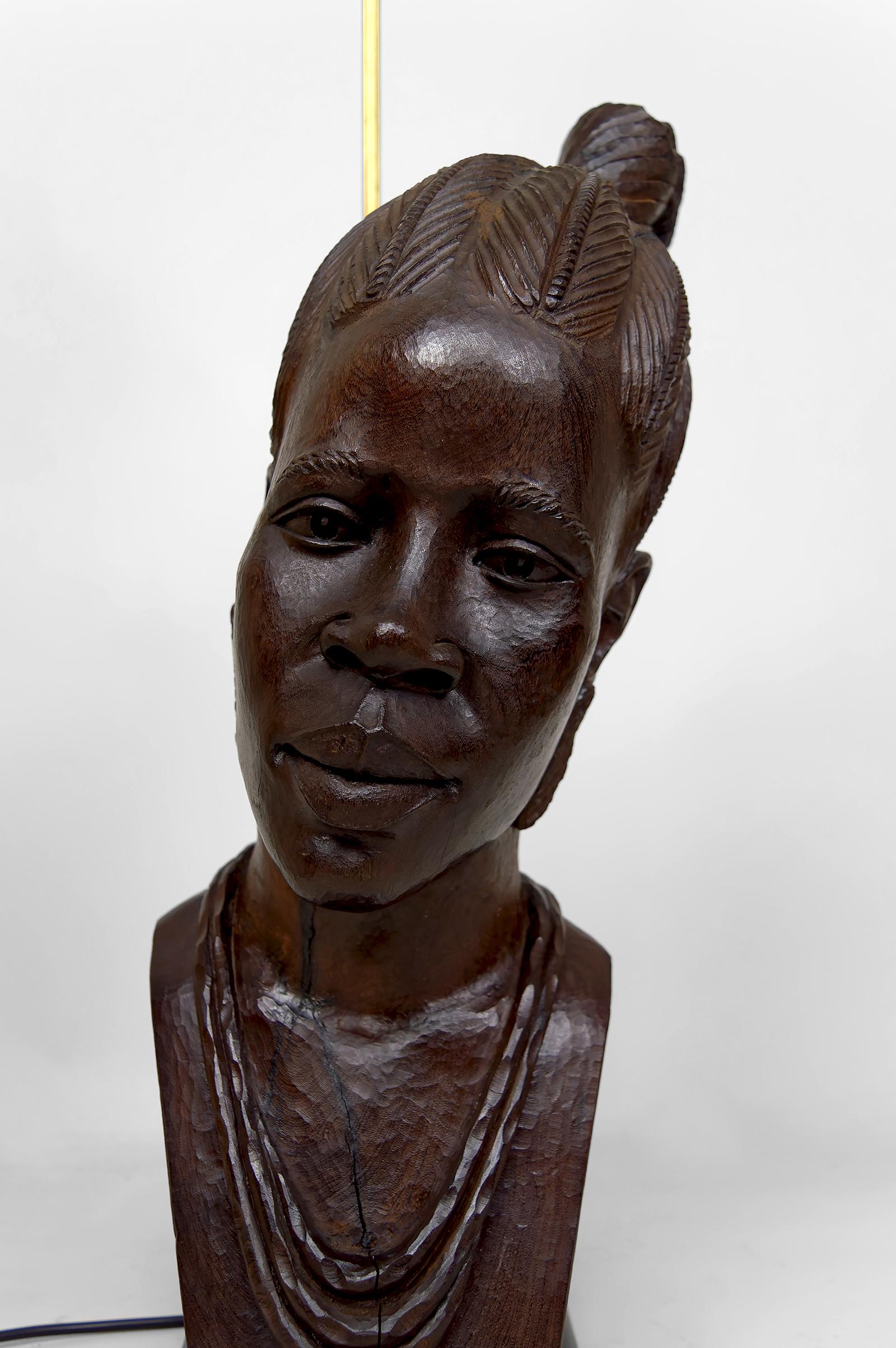 Lampe sculpturale, buste en ébène d'une femme africaine par AleXS, CIRCA 1970 en vente 5