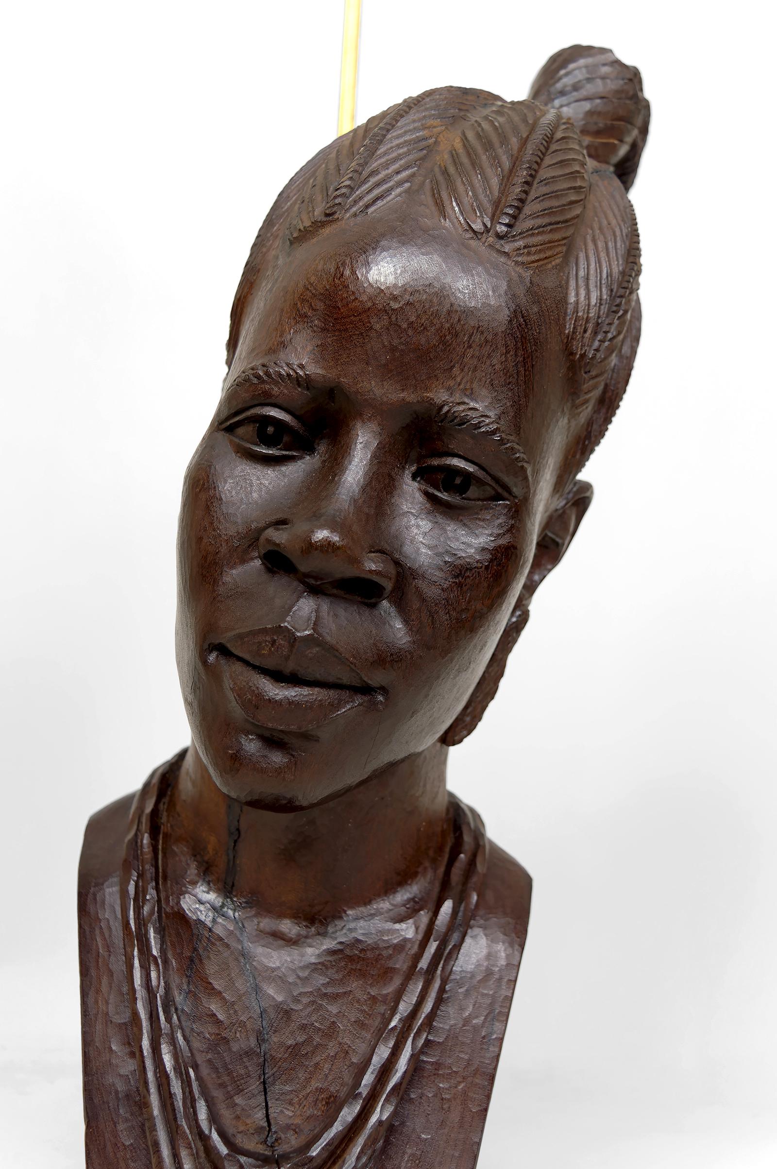 Lampe sculpturale, buste en ébène d'une femme africaine par AleXS, CIRCA 1970 en vente 6