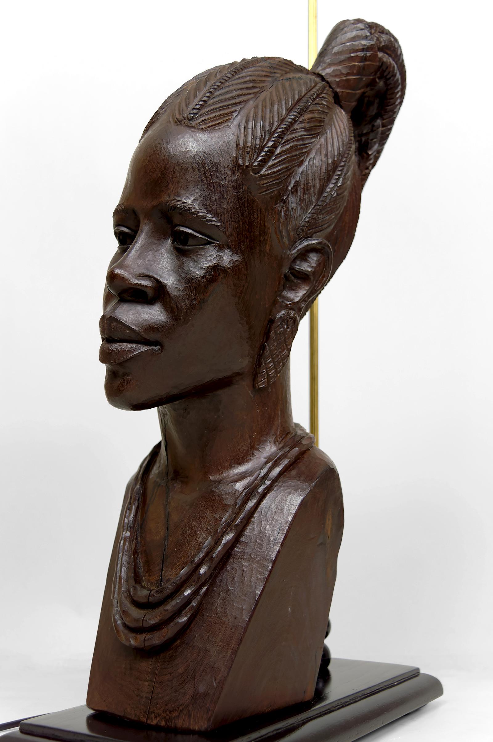 Lampe sculpturale, buste en ébène d'une femme africaine par AleXS, CIRCA 1970 en vente 7