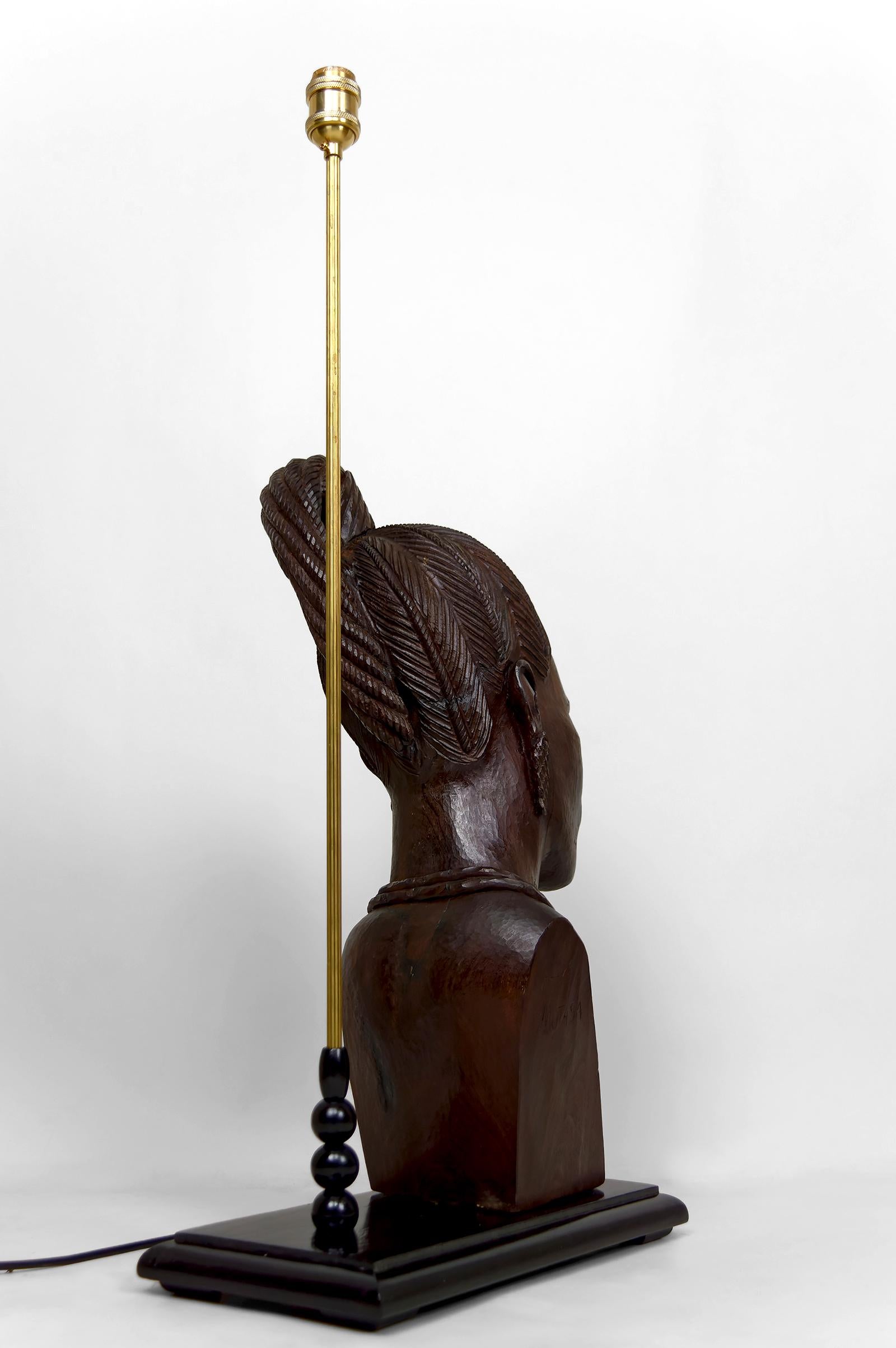 Fin du 20e siècle Lampe sculpturale, buste en ébène d'une femme africaine par AleXS, CIRCA 1970 en vente