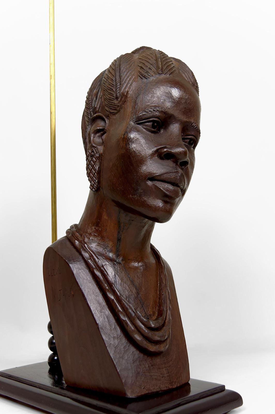 Lampe sculpturale, buste en ébène d'une femme africaine par AleXS, CIRCA 1970 en vente 1