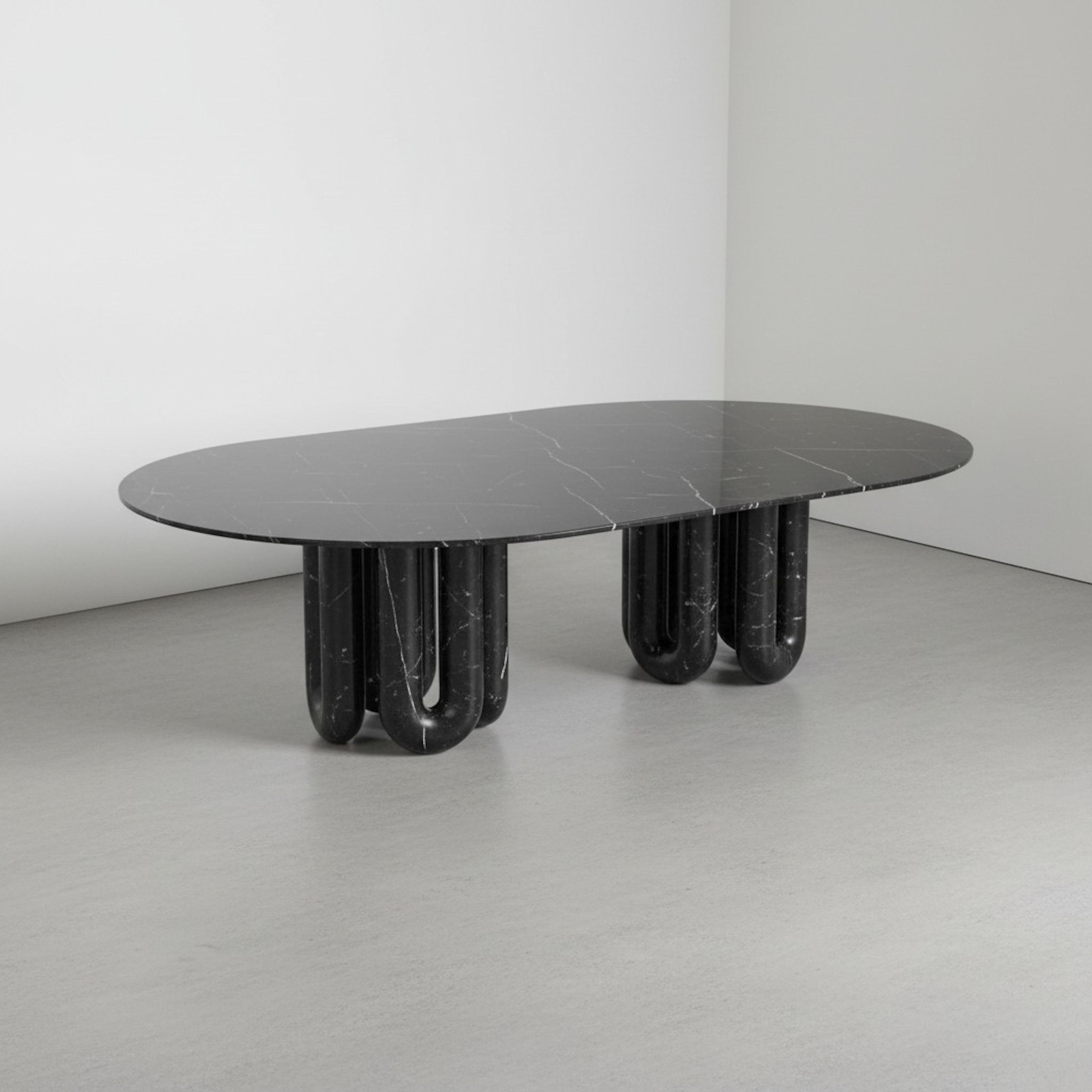 Skulpturaler großer schwarzer Marmor-Esstisch - Alexander Black Massive Table (Arts and Crafts) im Angebot