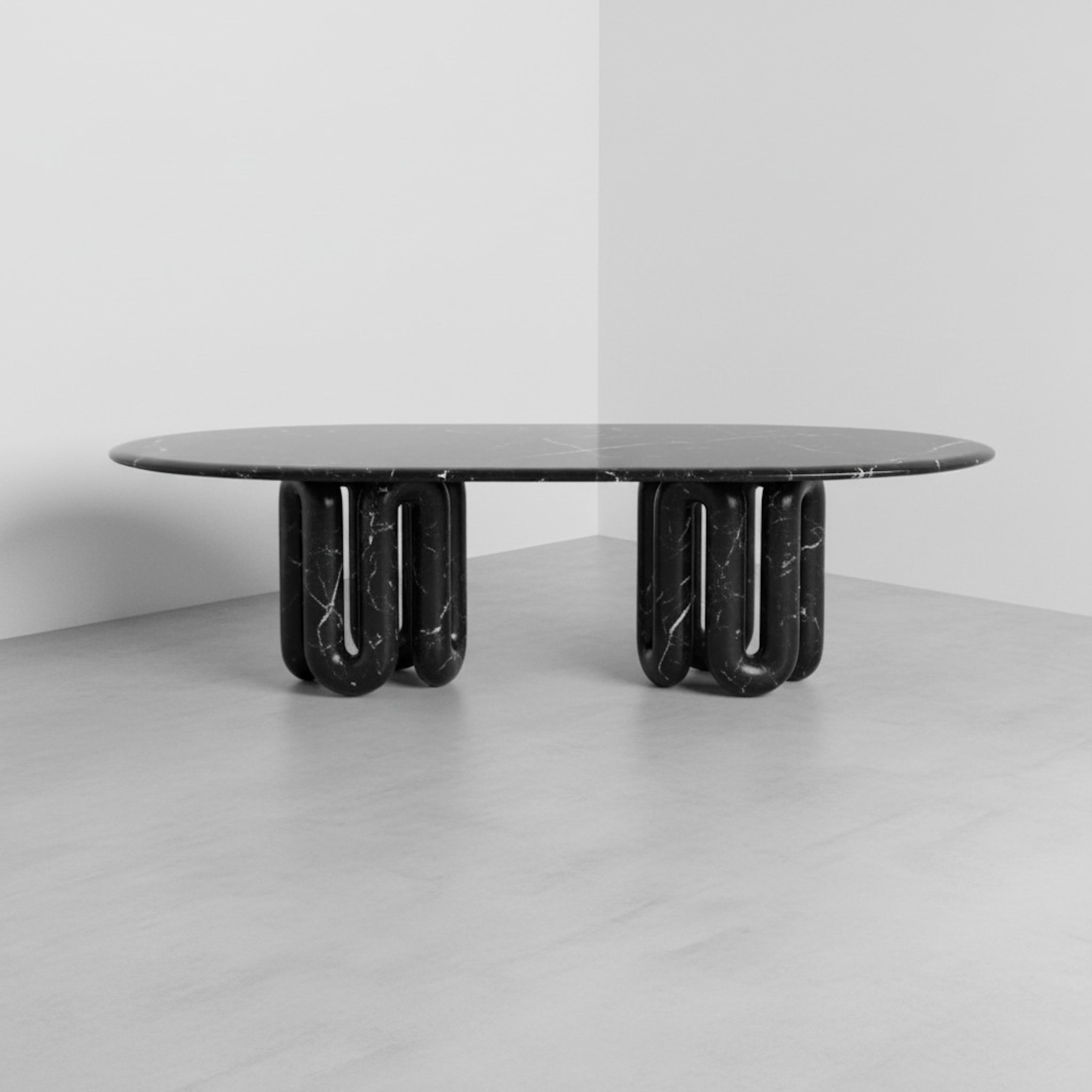 Skulpturaler großer schwarzer Marmor-Esstisch - Alexander Black Massive Table (Türkisch) im Angebot