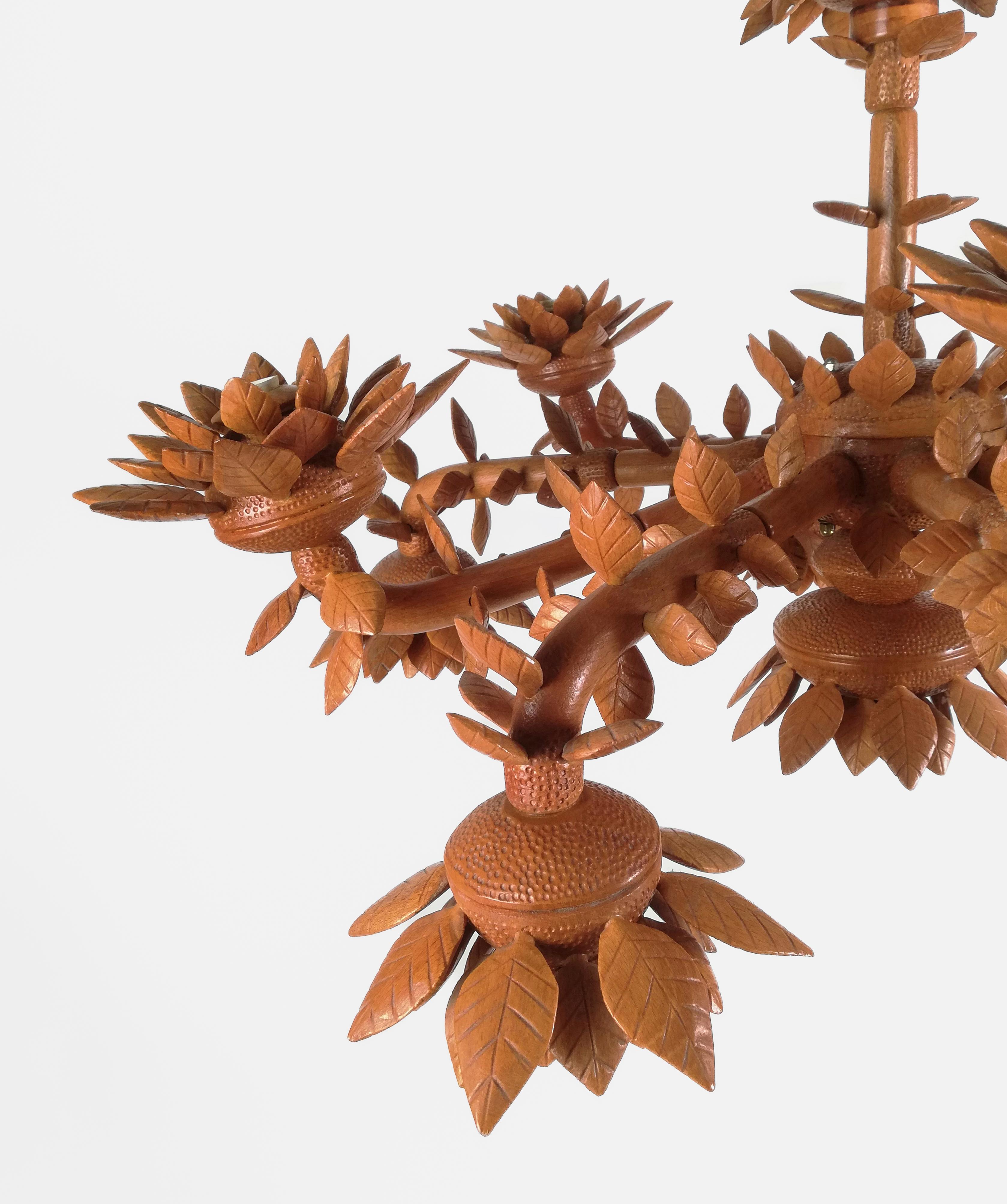 Sculptural Large Floral Chandelier in Hand Carved Solid Wood, Italy, 1970s For Sale 2