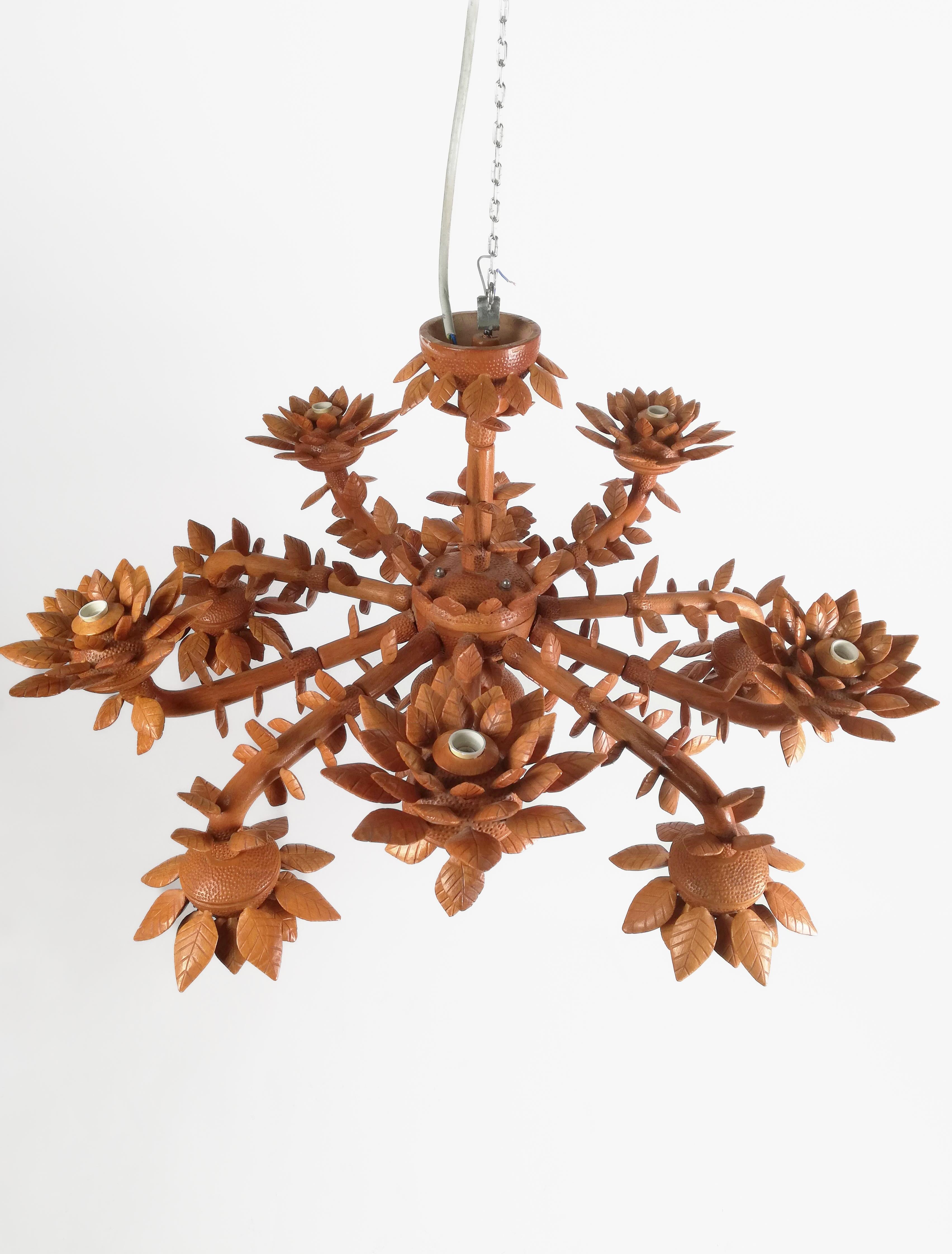 Sculptural Large Floral Chandelier in Hand Carved Solid Wood, Italy, 1970s For Sale 6