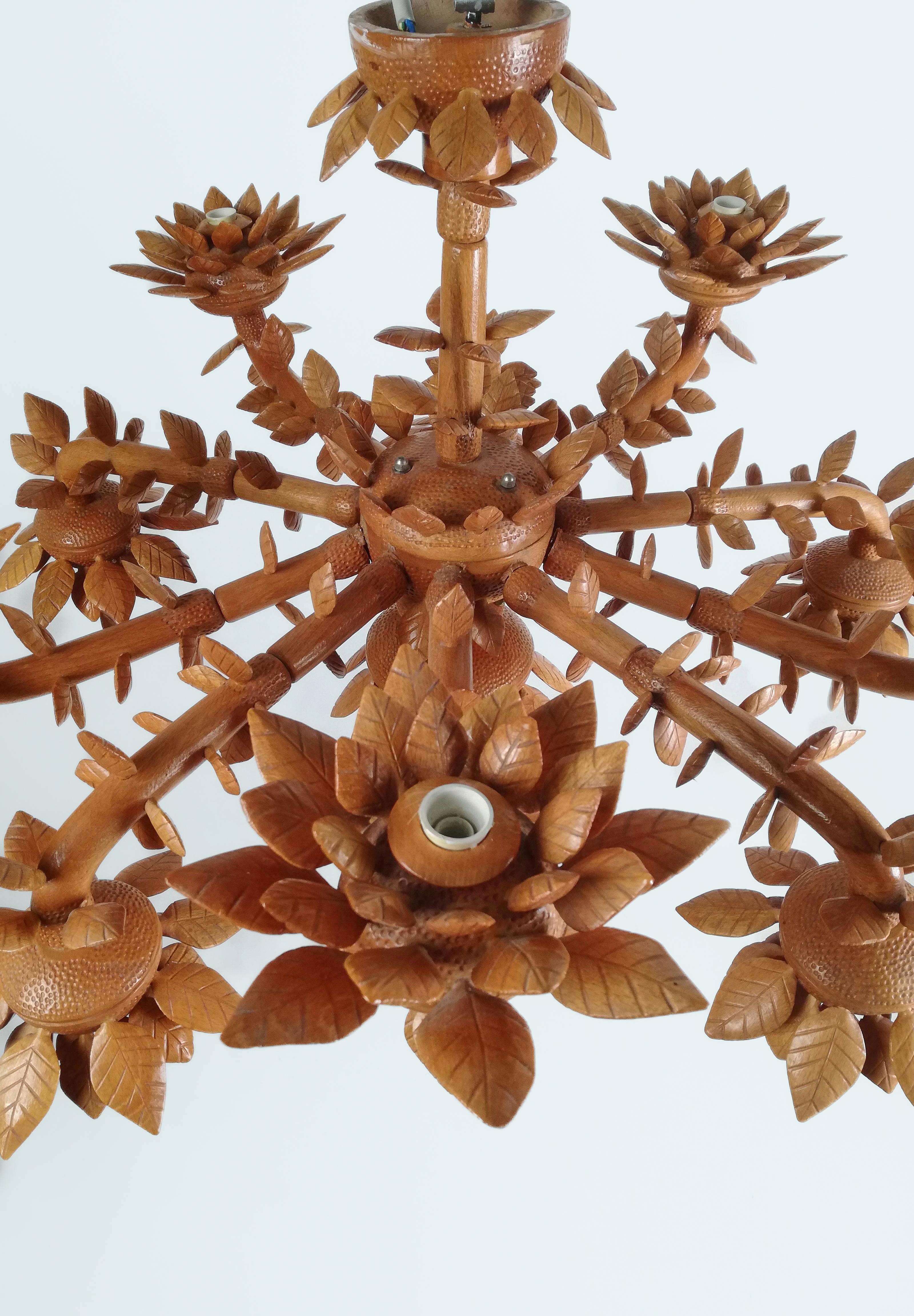 Sculptural Large Floral Chandelier in Hand Carved Solid Wood, Italy, 1970s For Sale 8